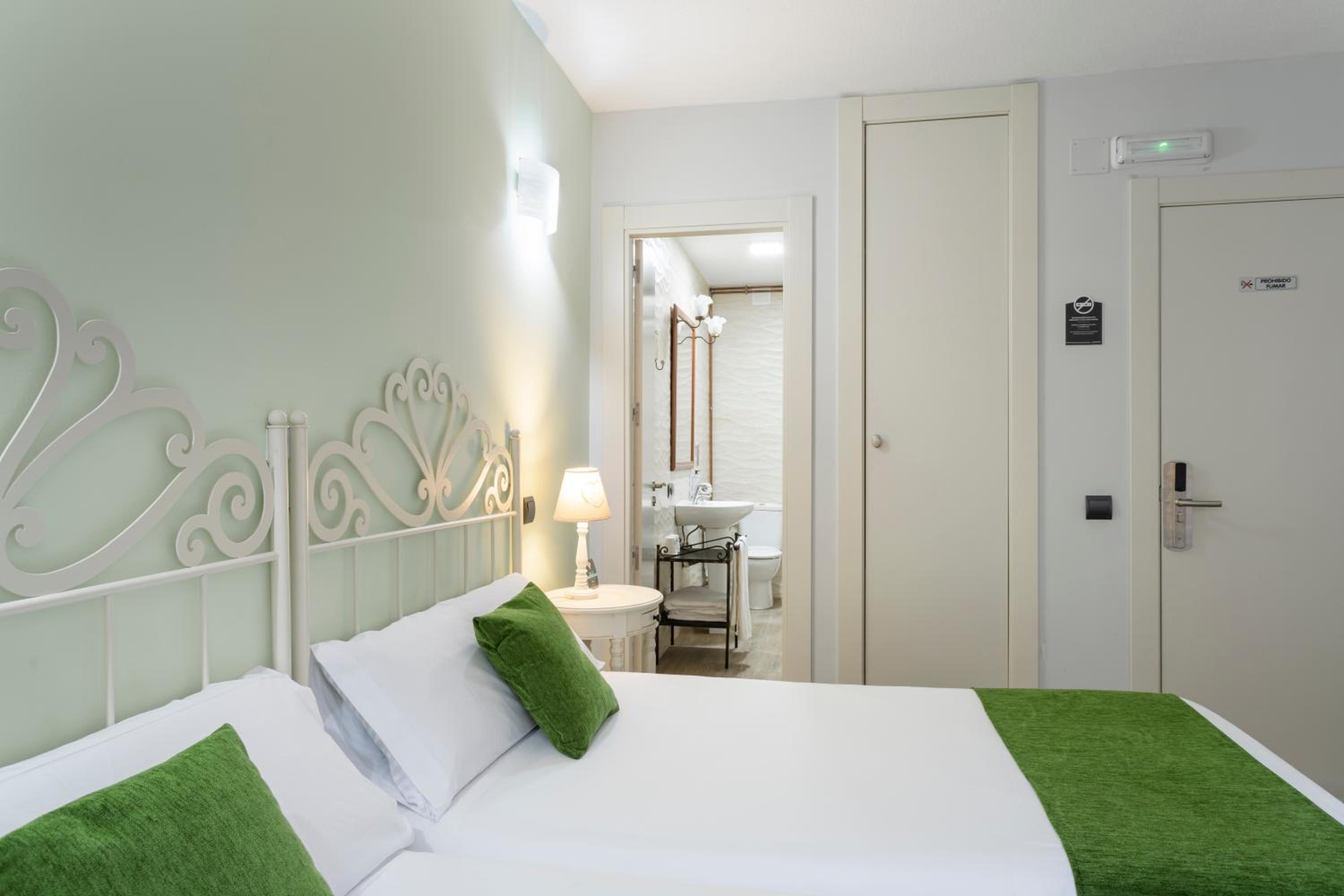Standard Double Room photo 2