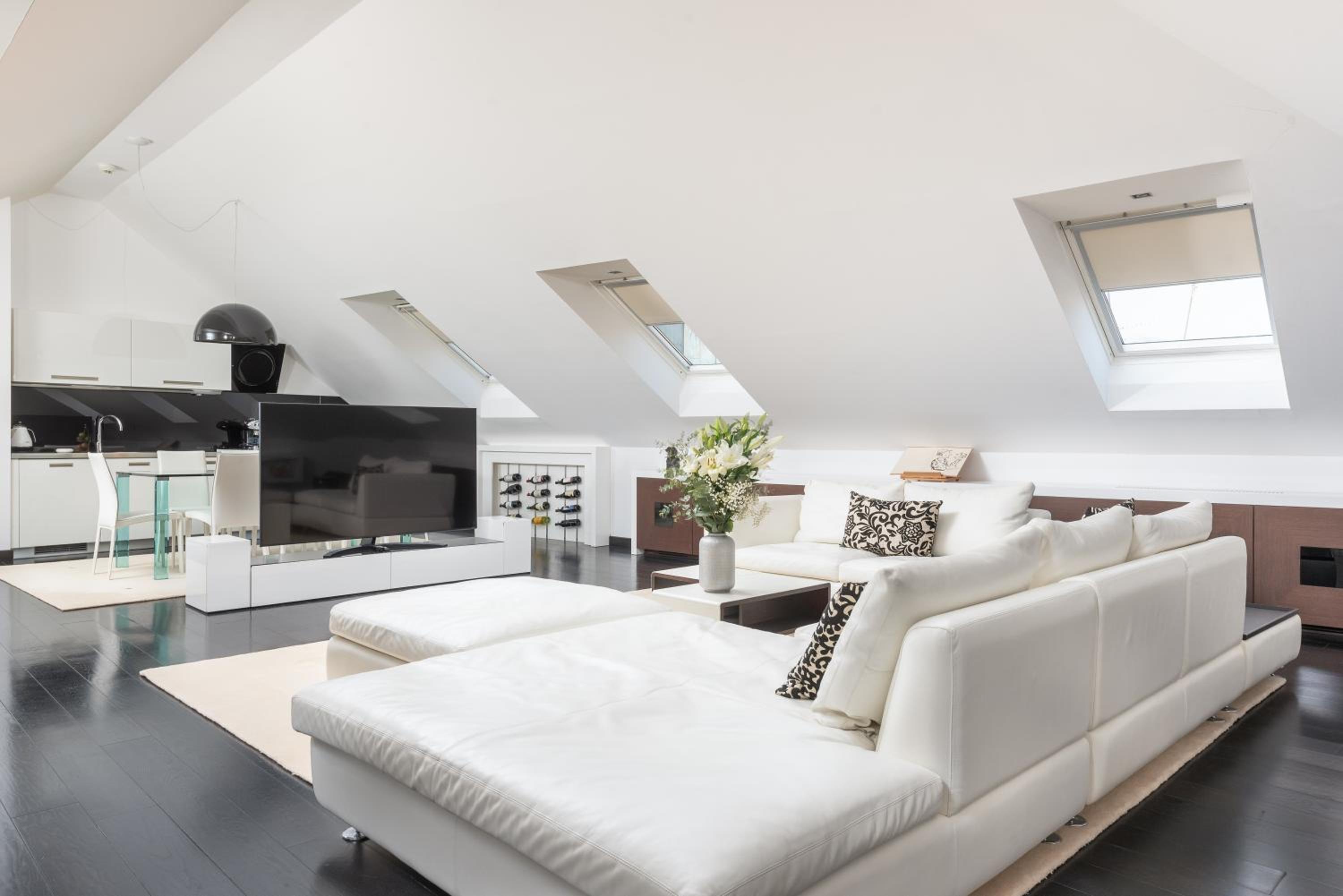 Penthouse Suite with Hot Tub Terrace and Old town view - Photo 1