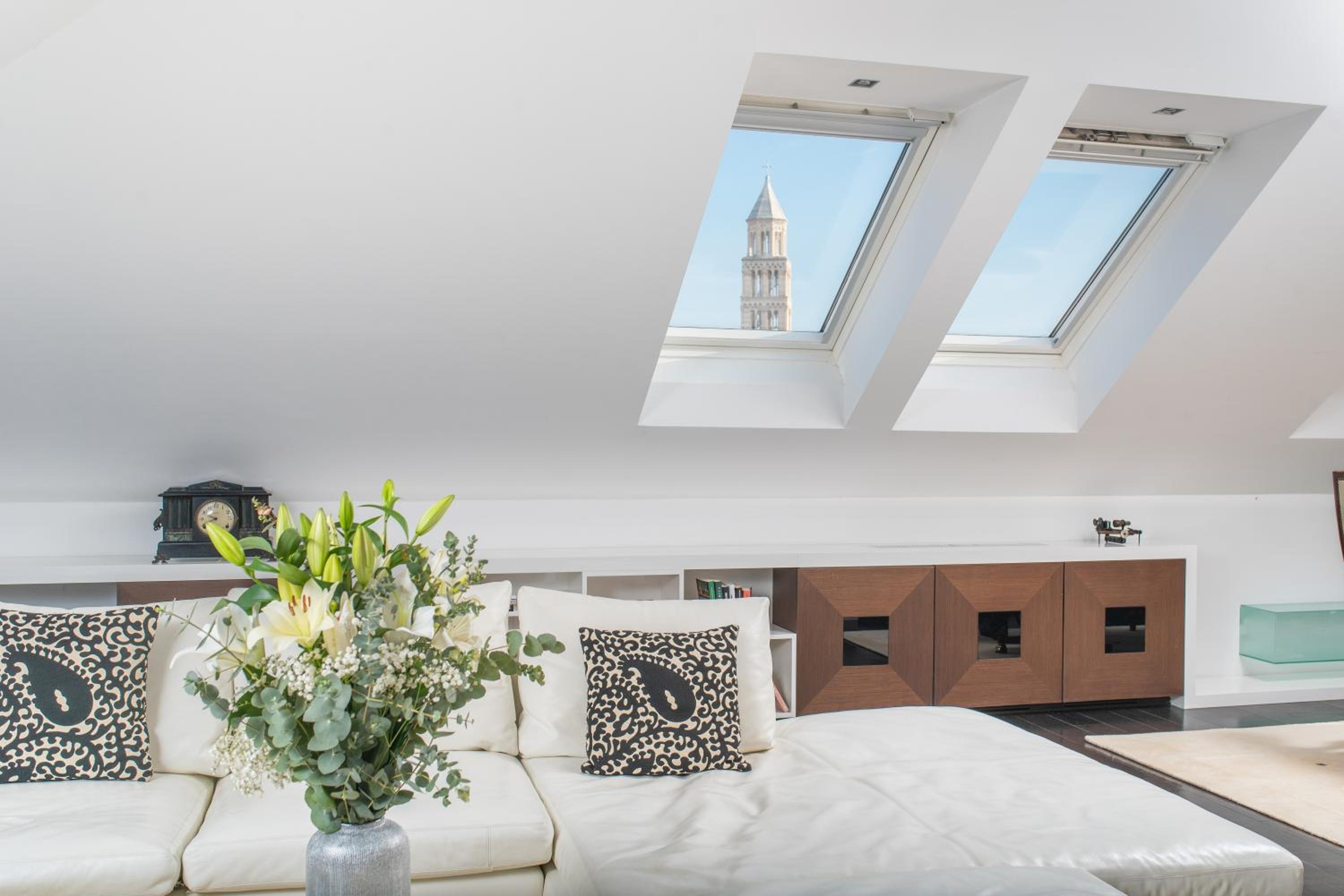 Penthouse Suite with Hot Tub Terrace and Old town view - Photo 10
