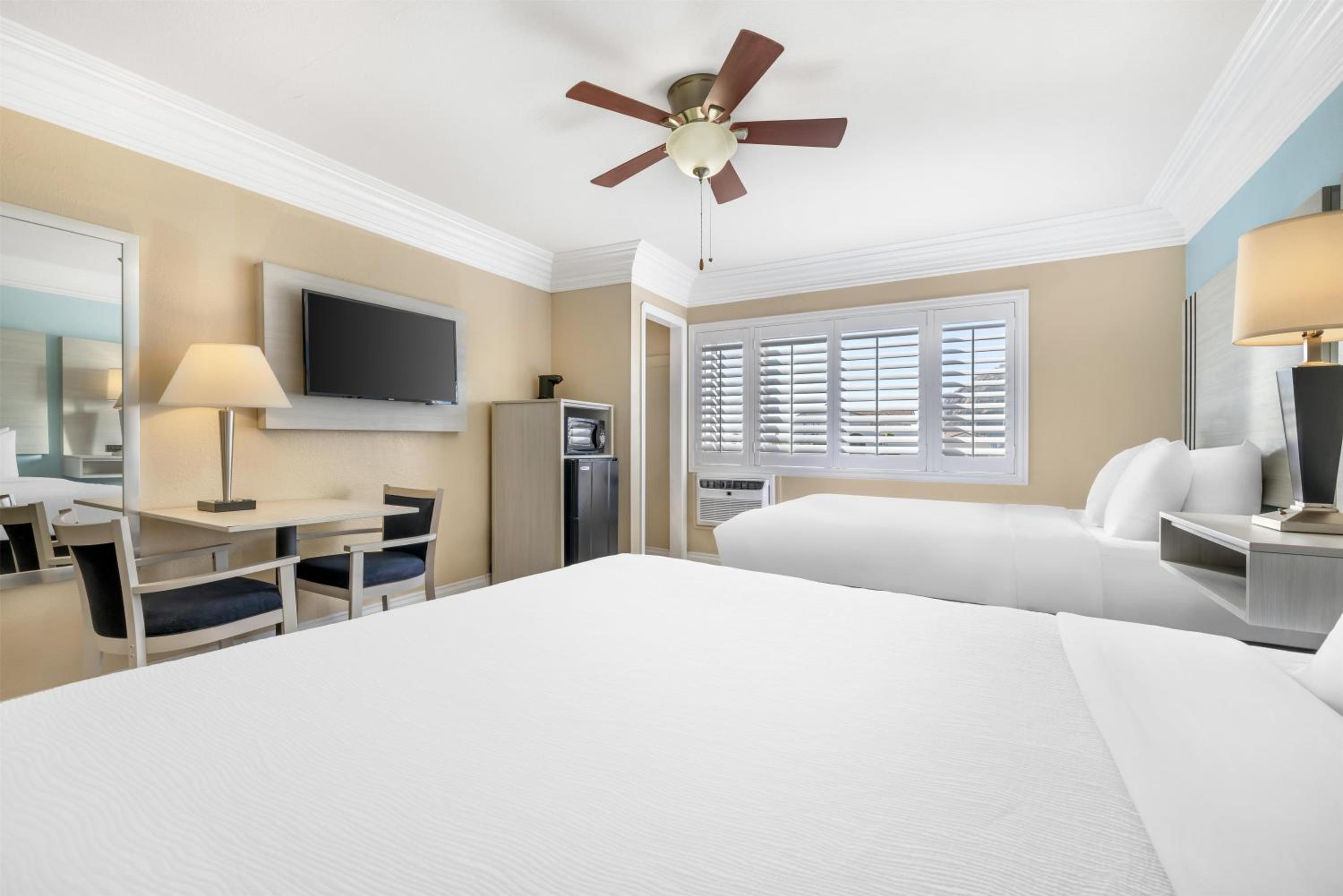 Queen Room with Two Queen Beds and Ocean View - Top Floor/Non-Smoking