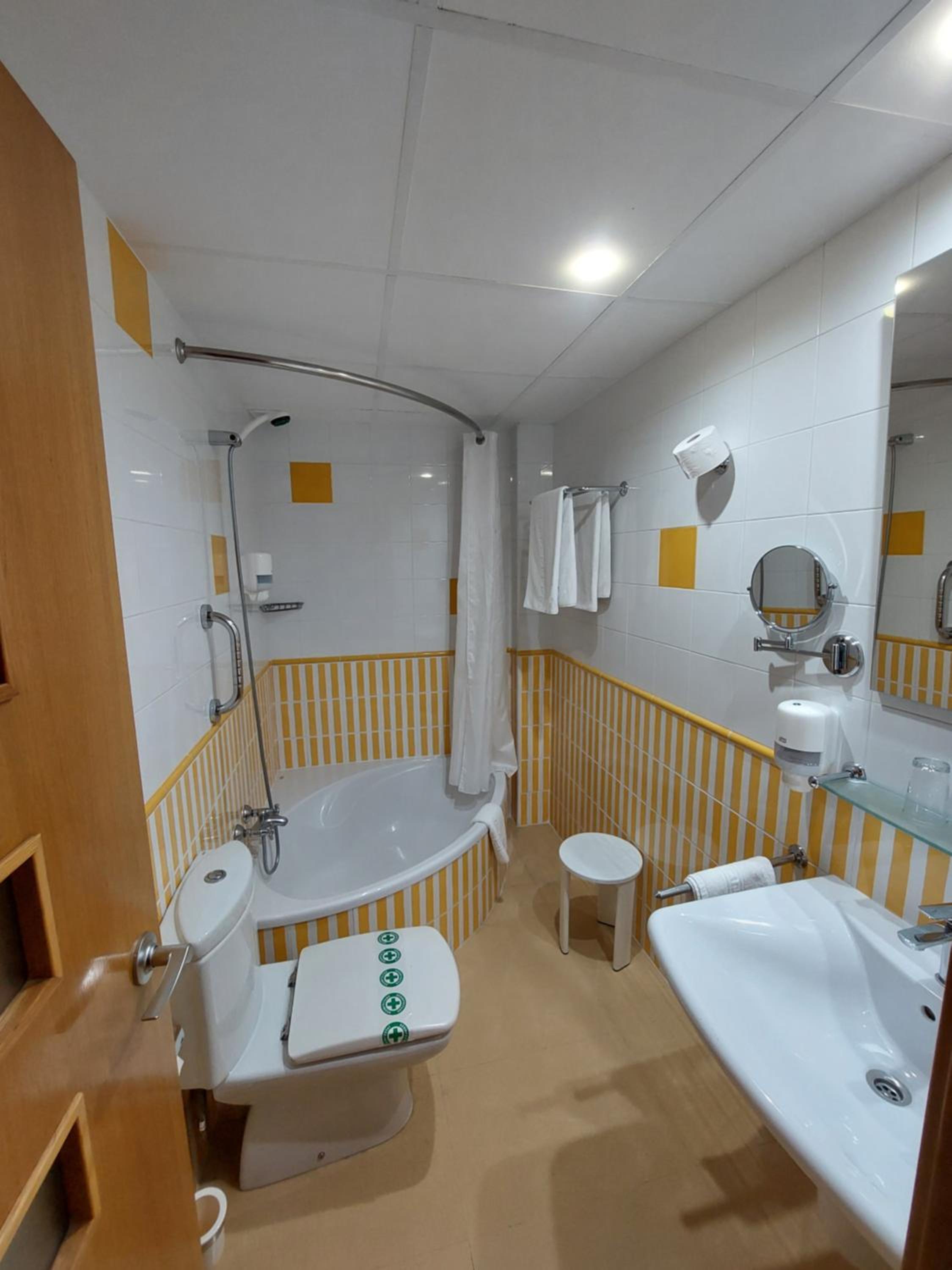 Triple Room (2 Adults + 1 Child) photo 3