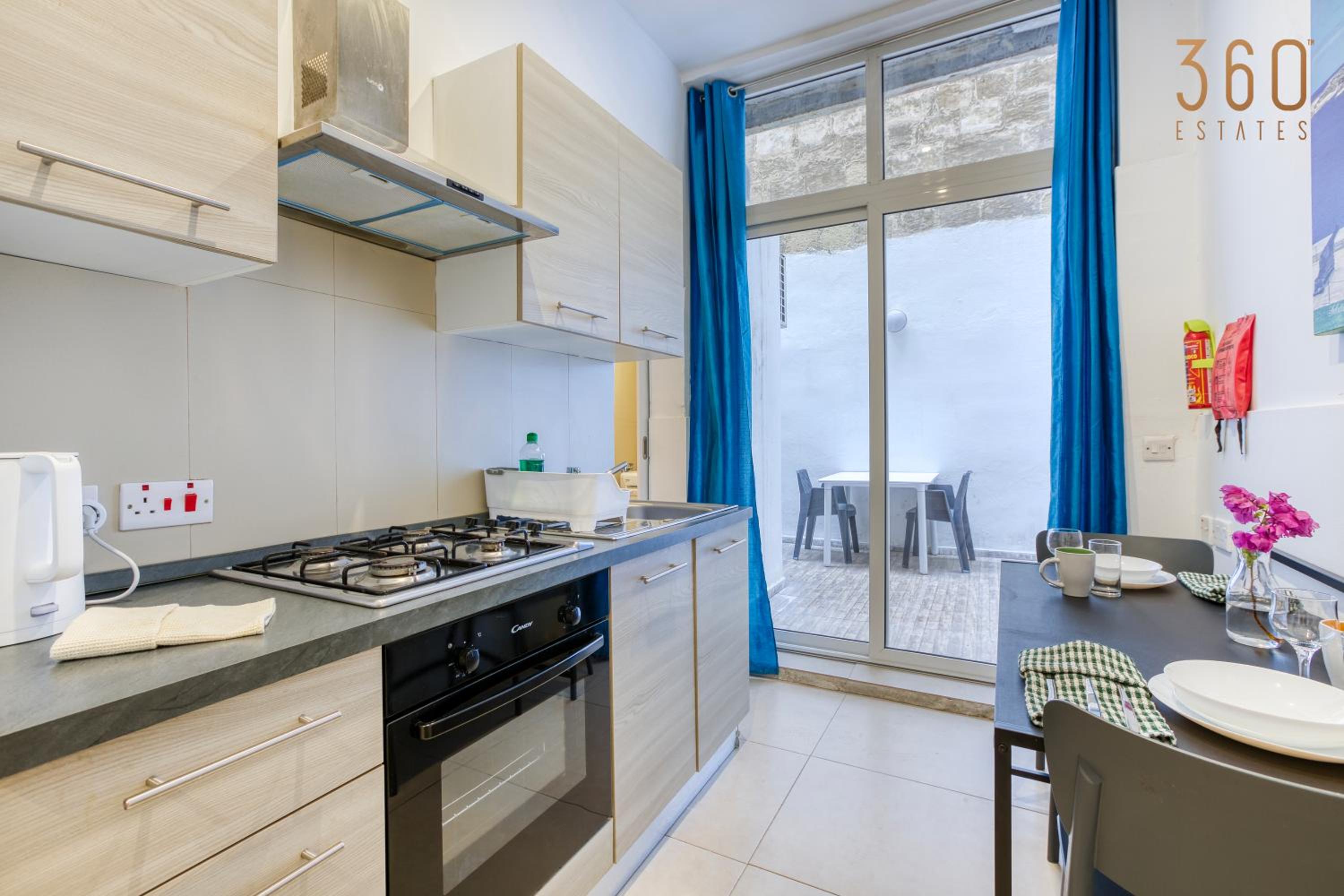 Studio Apartment photo 2