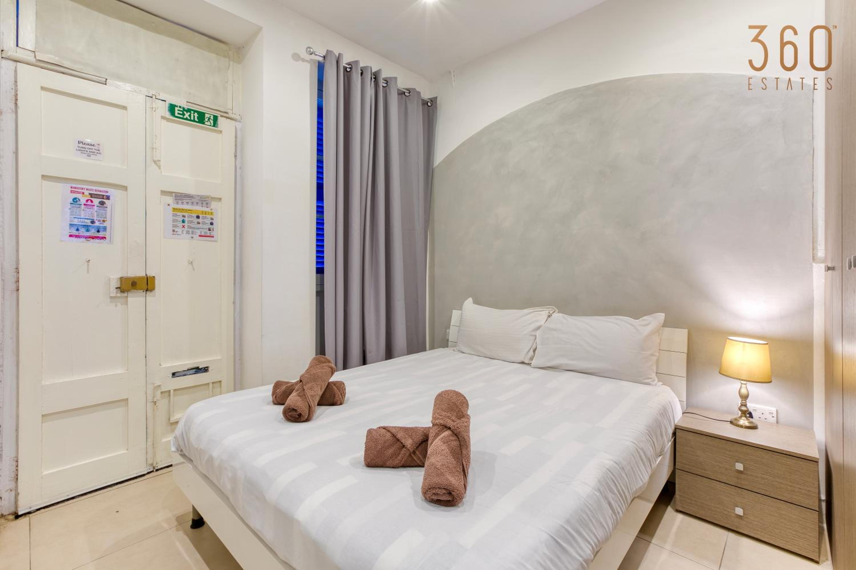 Studio Apartment photo 1