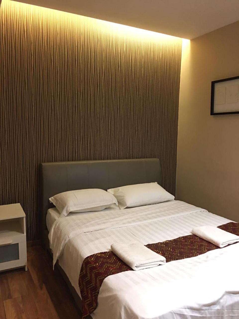 Queen Room photo 1