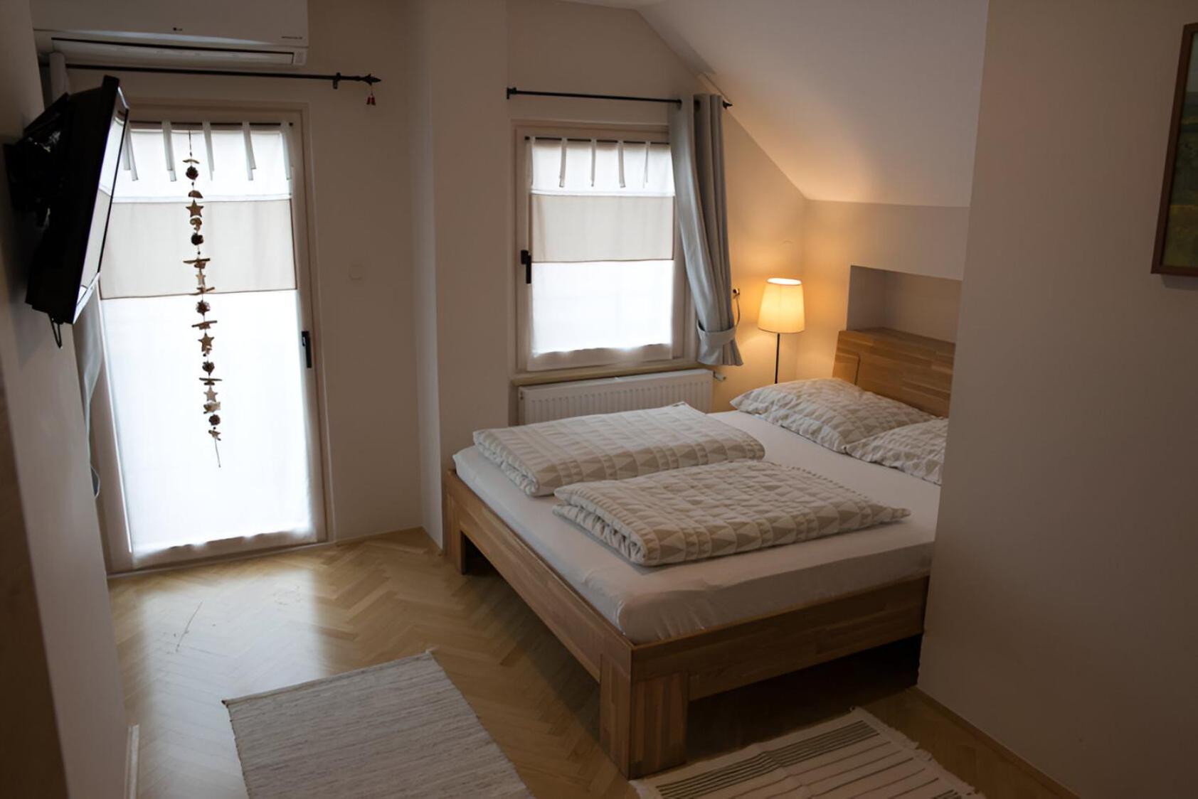 Deluxe Double or Twin Room with Balcony - Photo 3