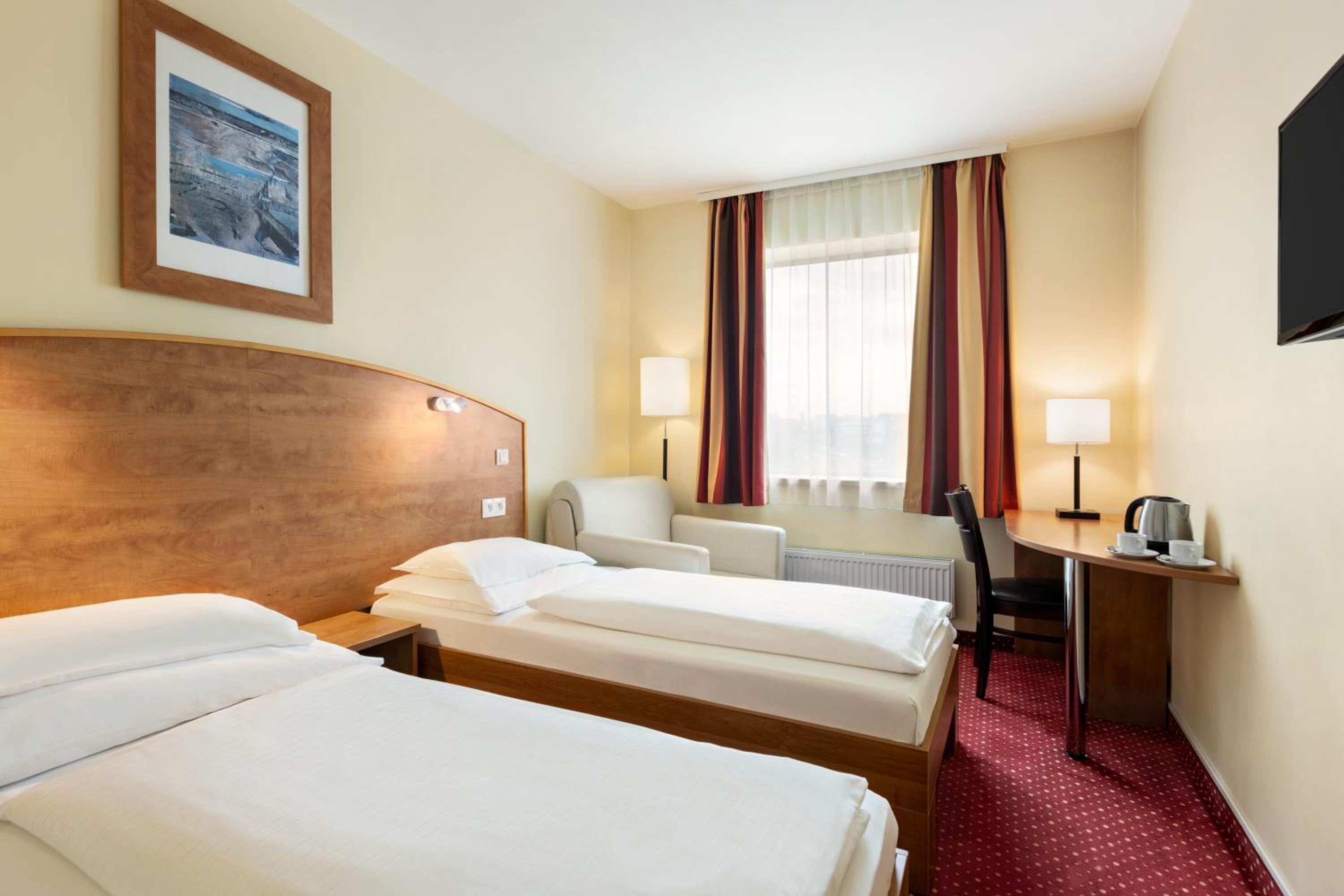 Comfort Twin Room - Photo 2