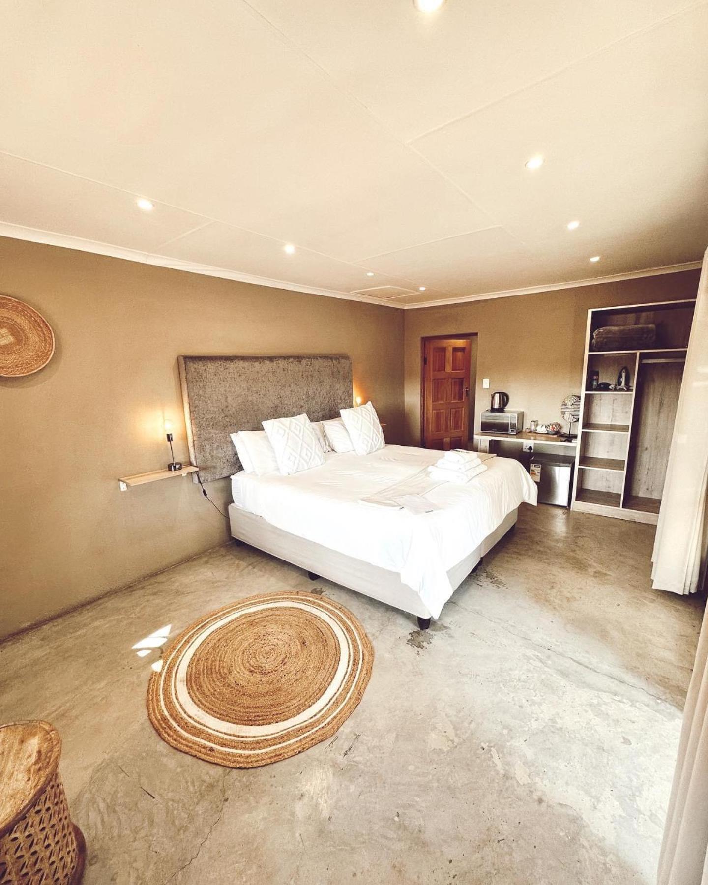 Deluxe King Room photo 2