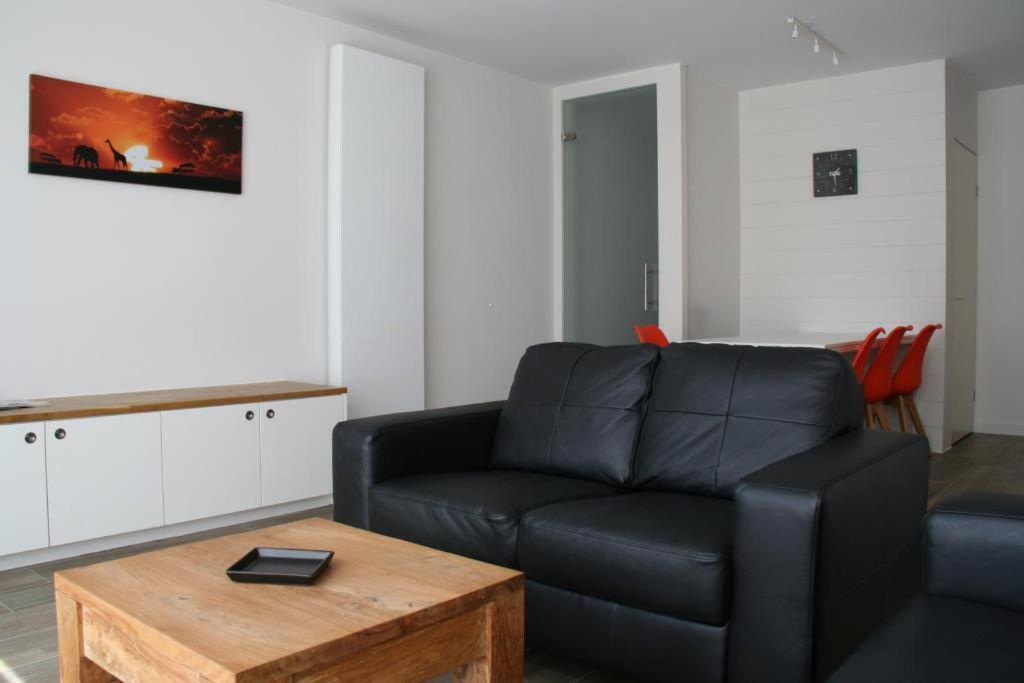 Three-Bedroom House photo 3