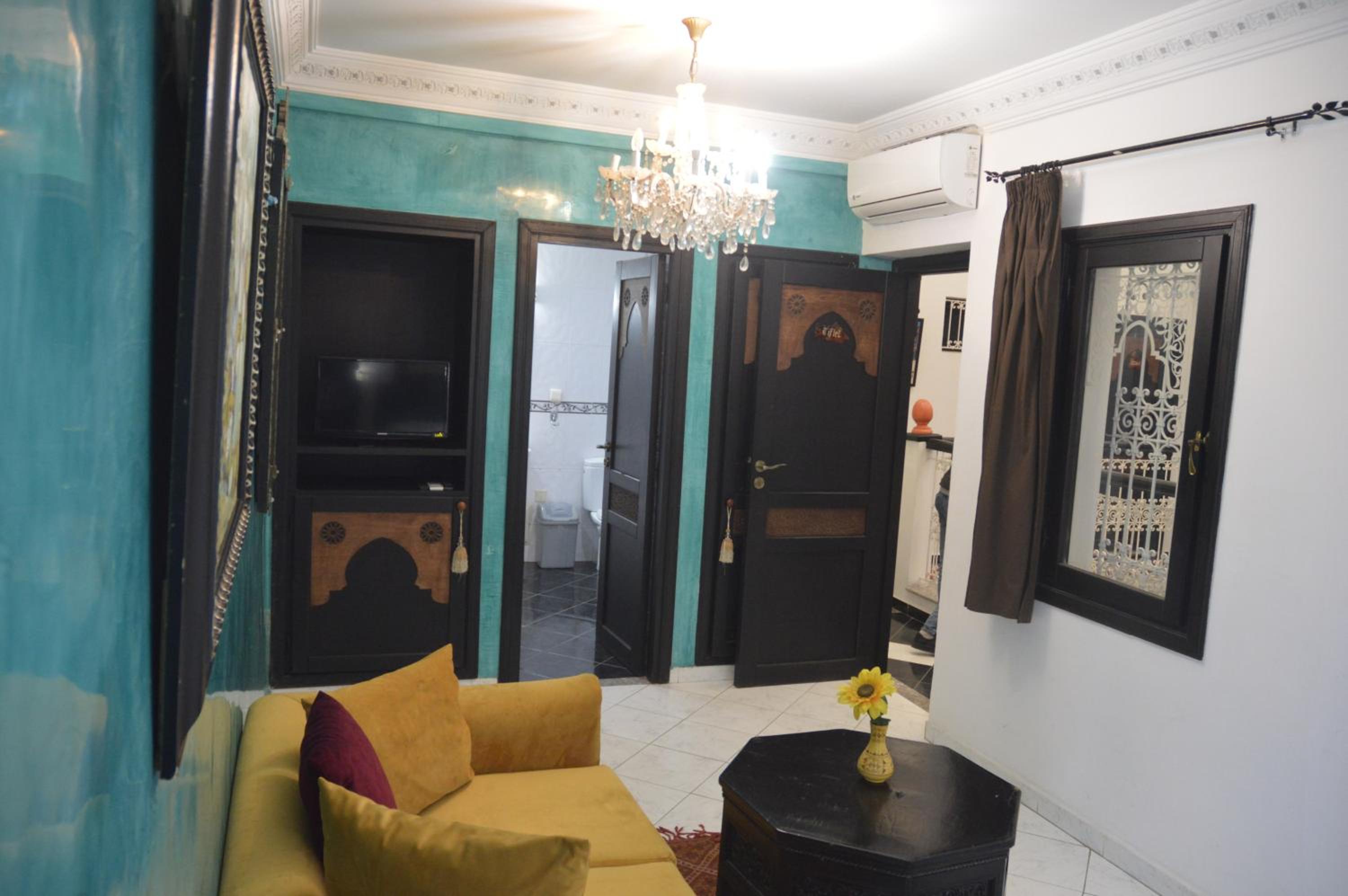 Suite - Photo 18