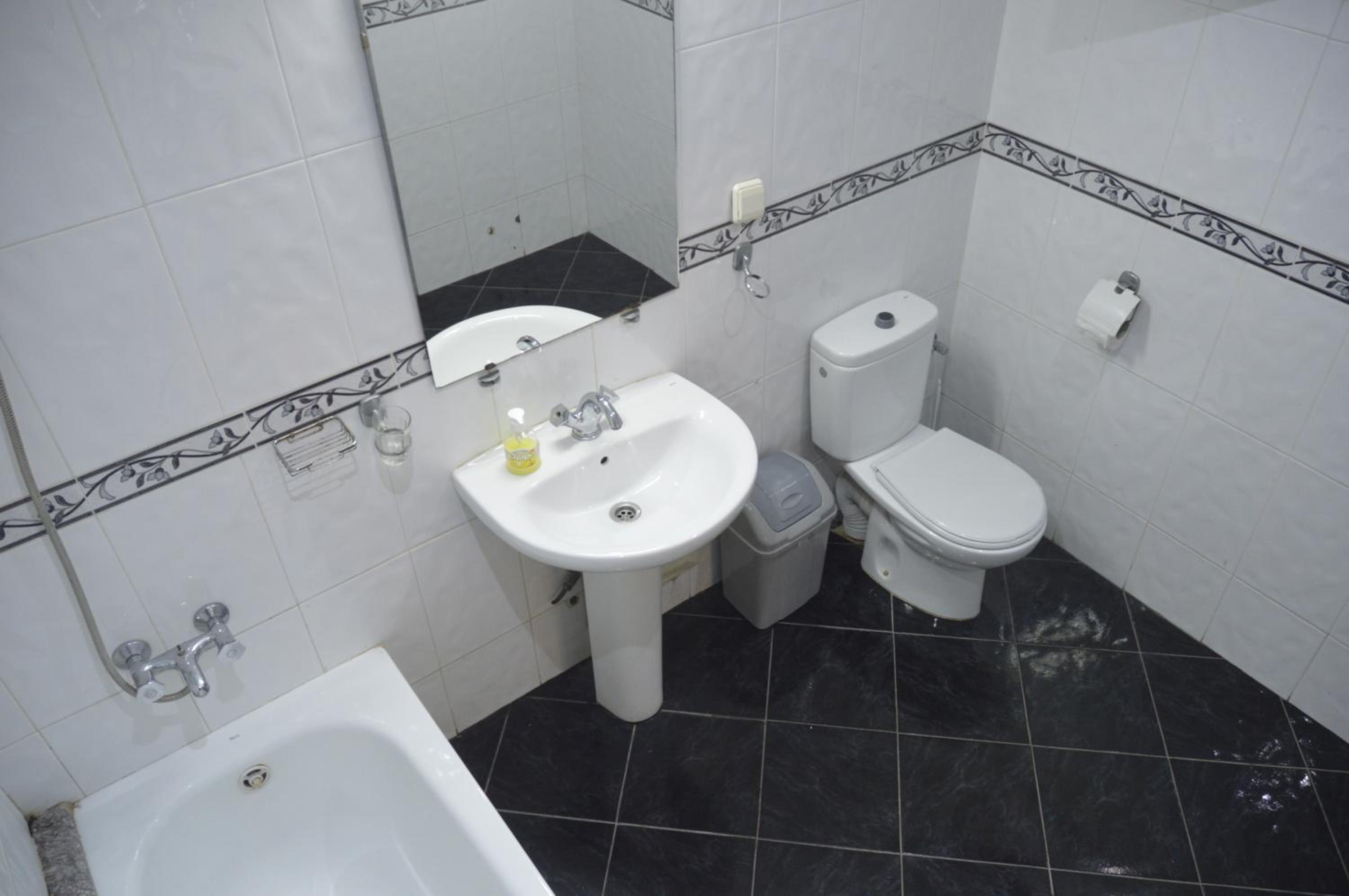 Suite - Photo 16