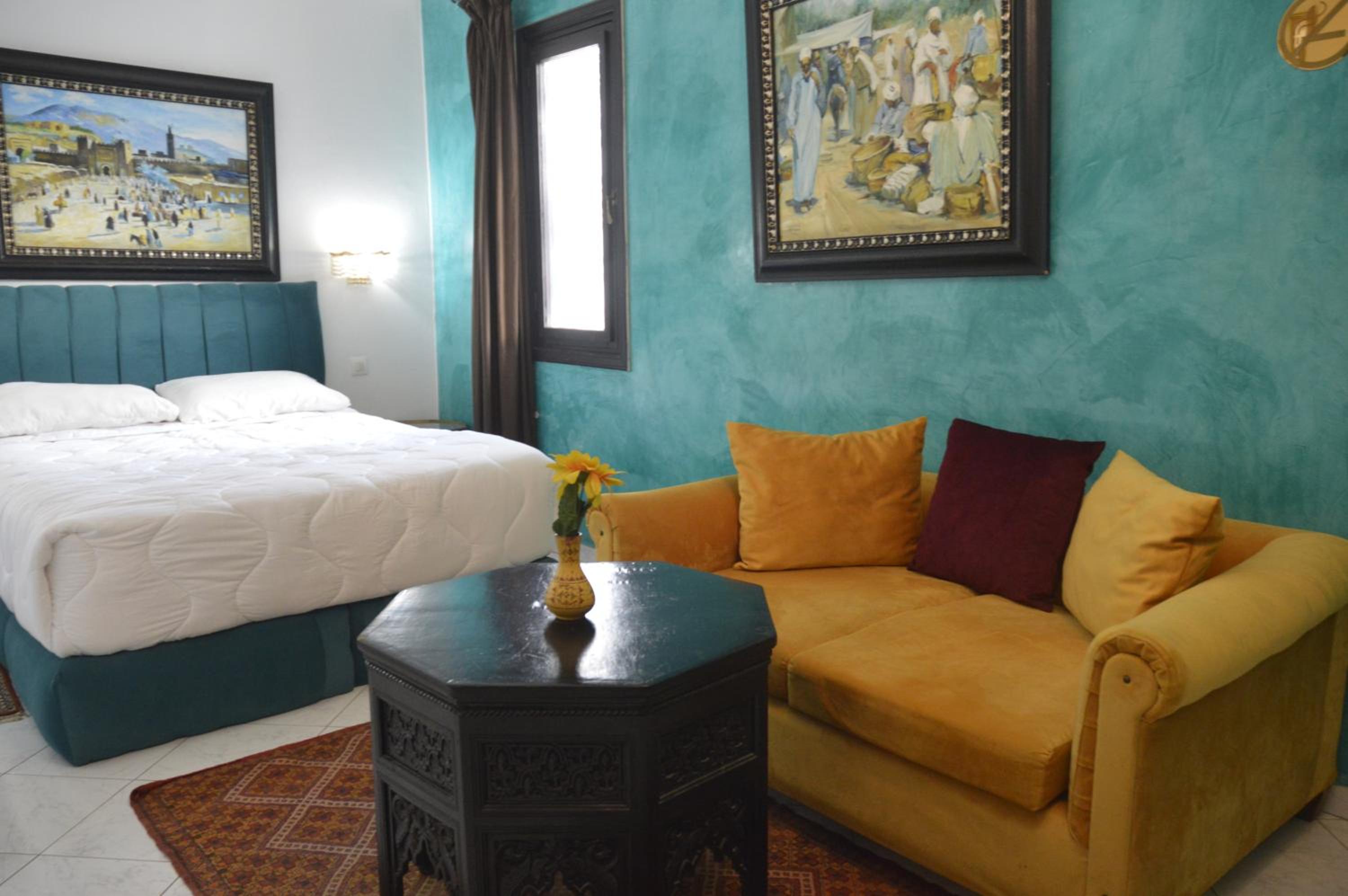 Suite - Photo 13