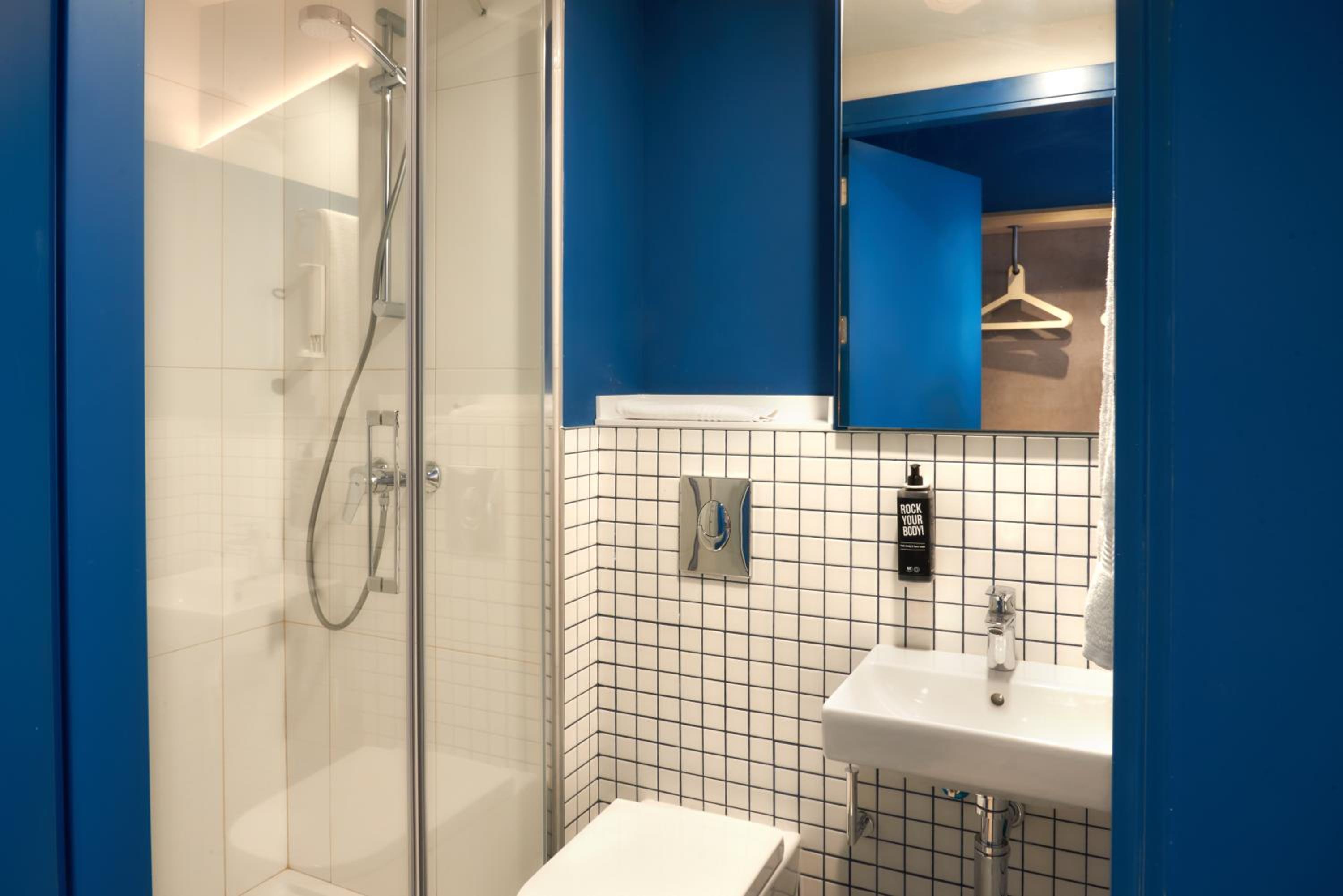 Standard Double Room - Photo 10