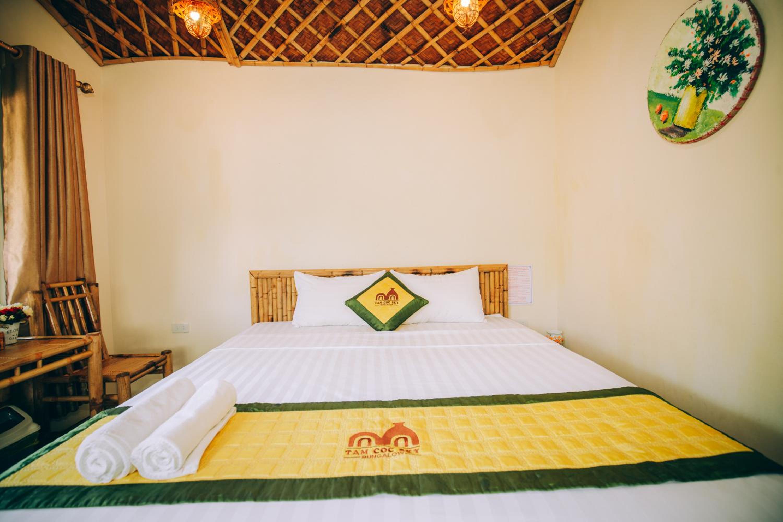 Queen Room with Pool View - Photo 2