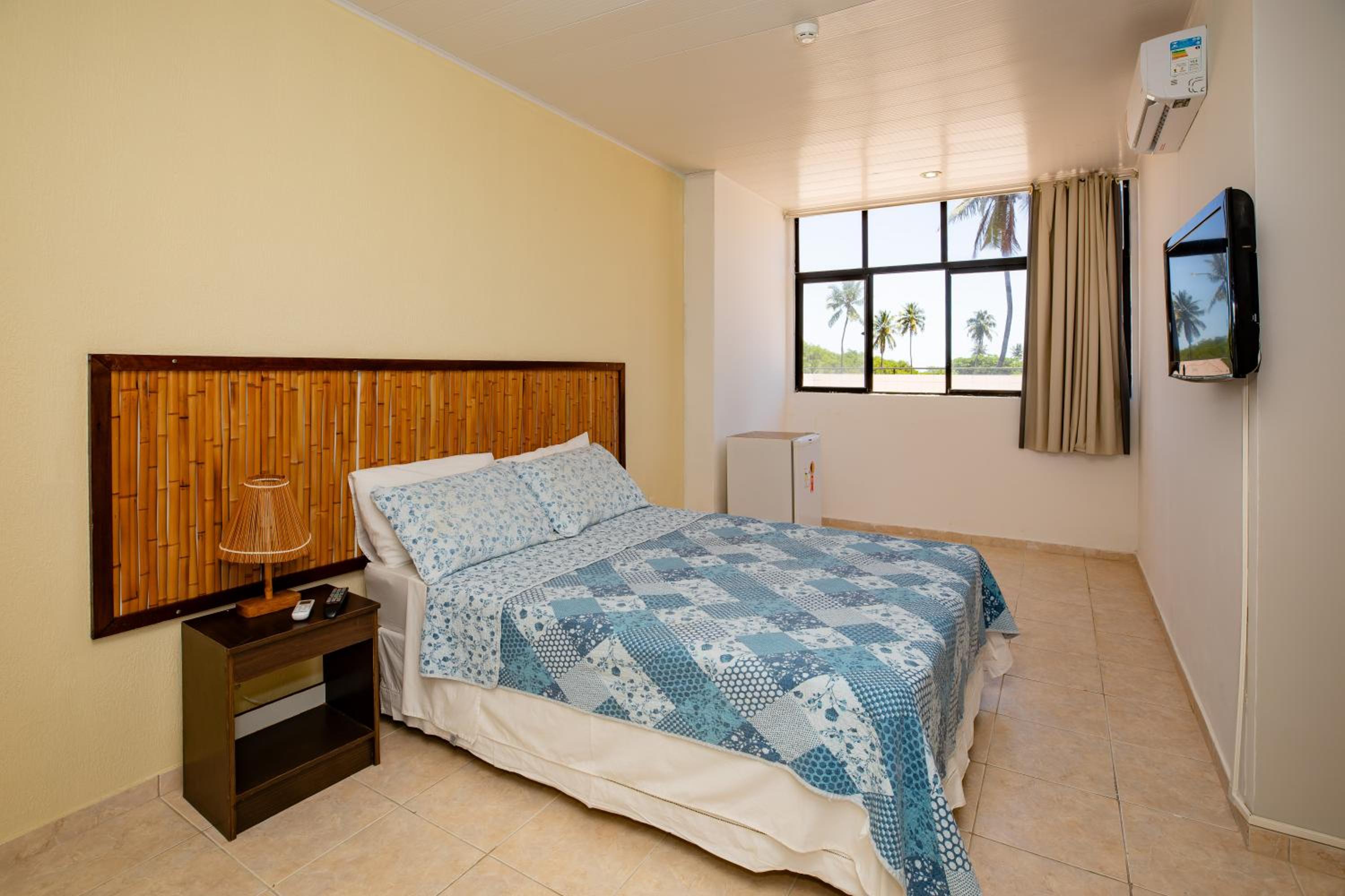 Deluxe Double Room with Side Sea View photo 2