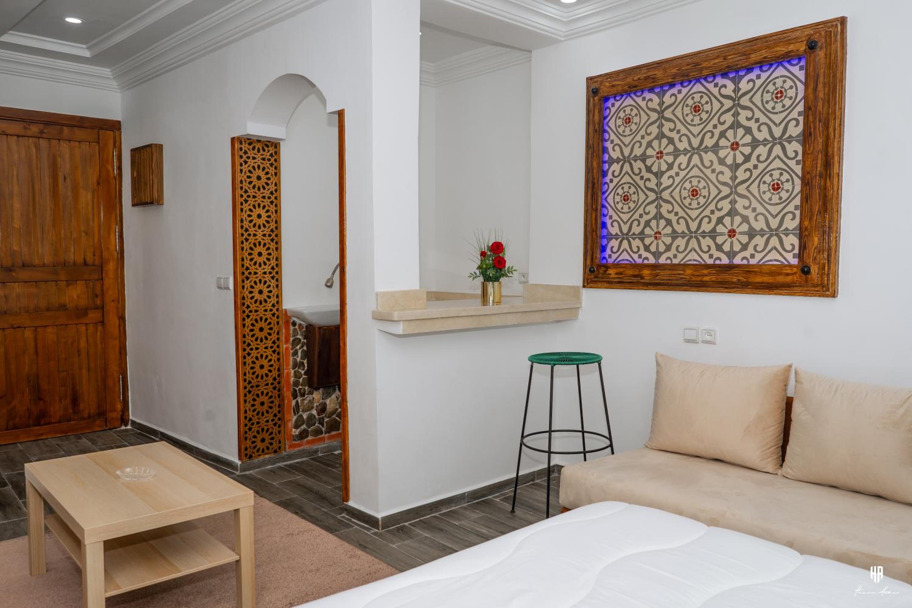 Deluxe Room (2 Adults + 1 Child) photo 1