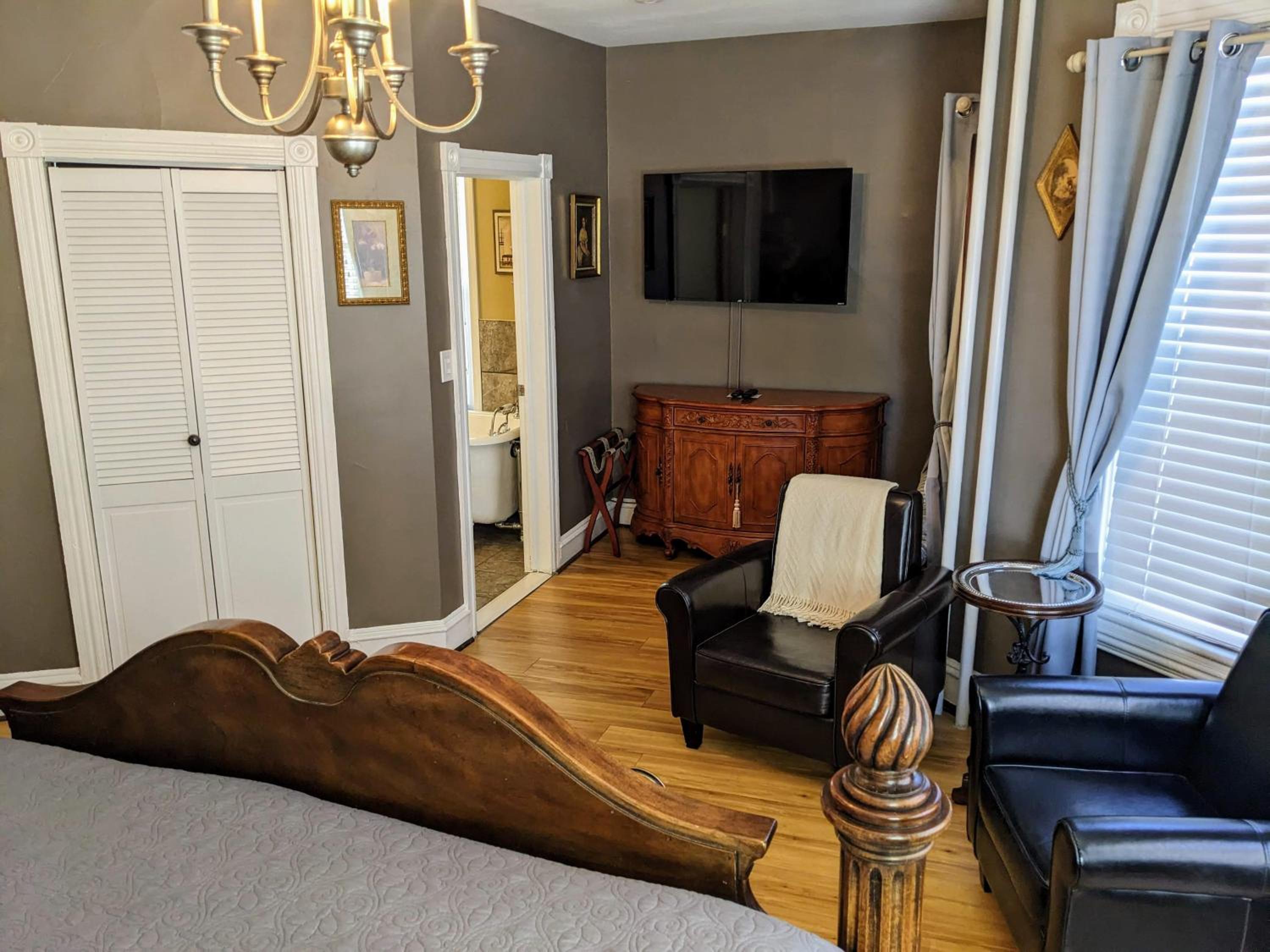 Deluxe King Room - Photo 1