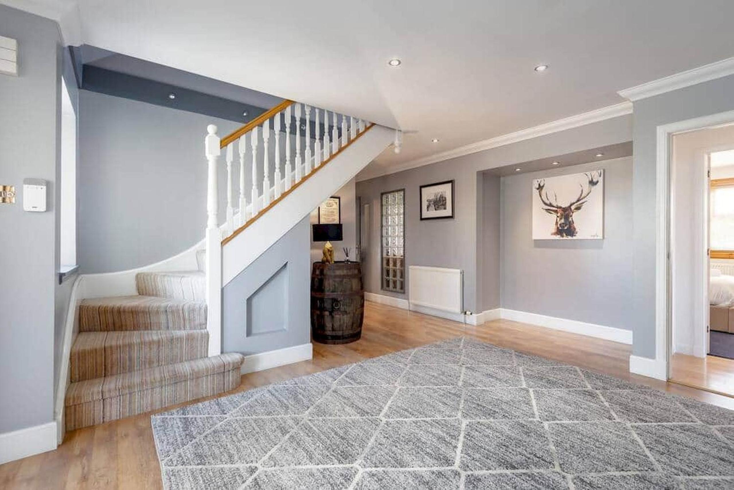 Five-Bedroom House photo 1
