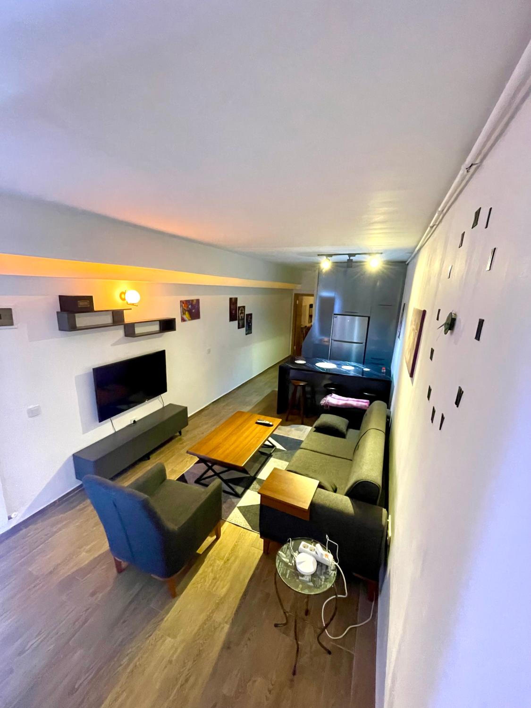 One-Bedroom Apartment photo 1