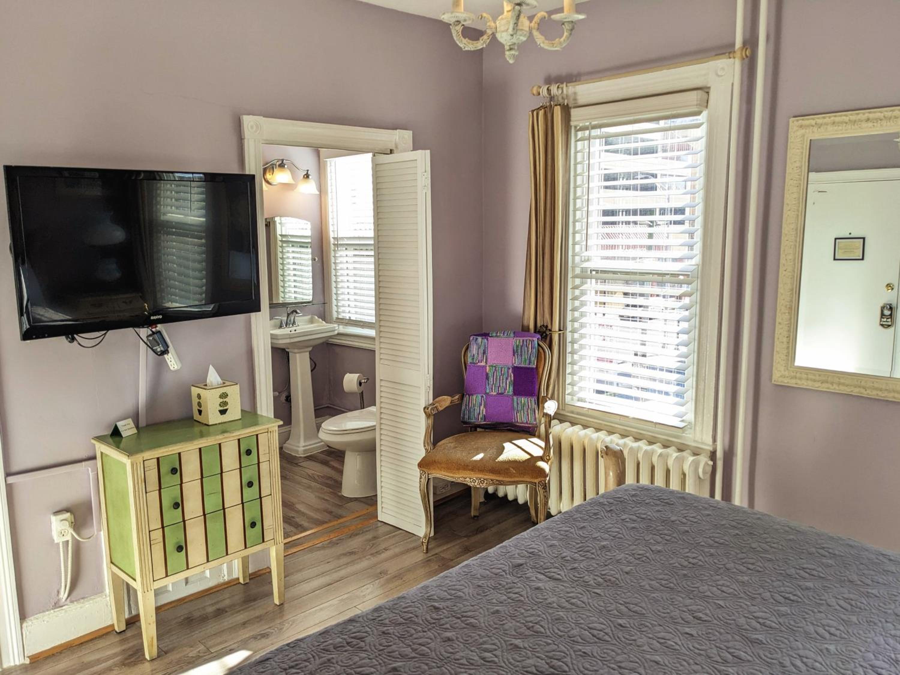 Standard King Room - Photo 2