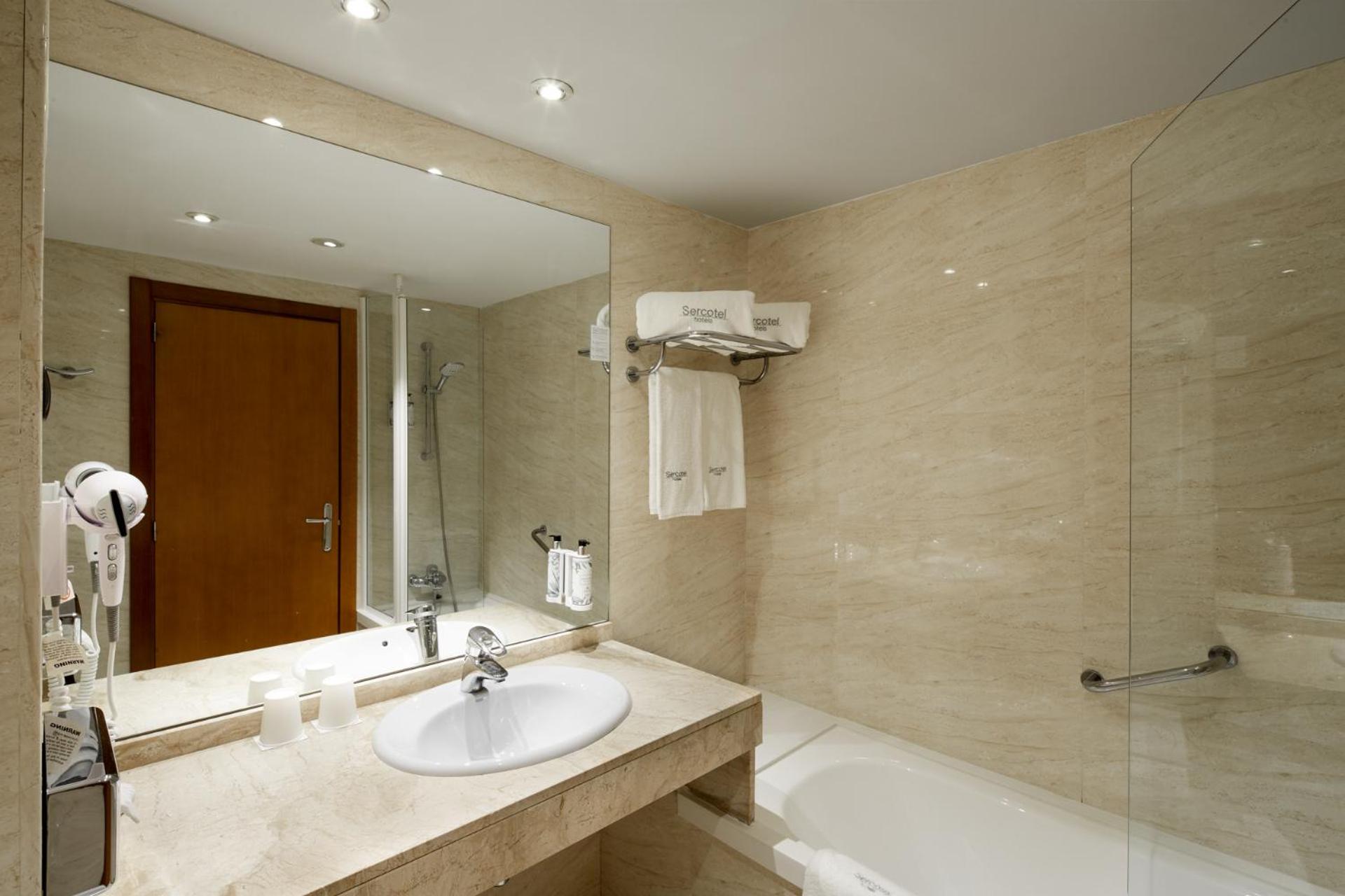 Superior Double or Twin Room - Photo 2