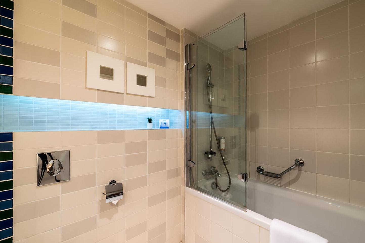 Double or twin room with Atrium view  - Photo 8
