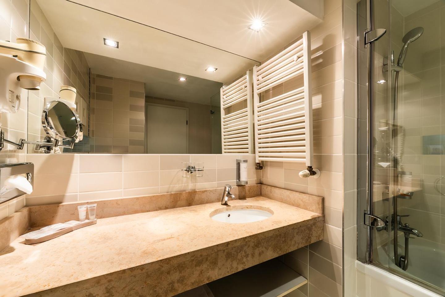 Double or twin room with Atrium view  - Photo 7