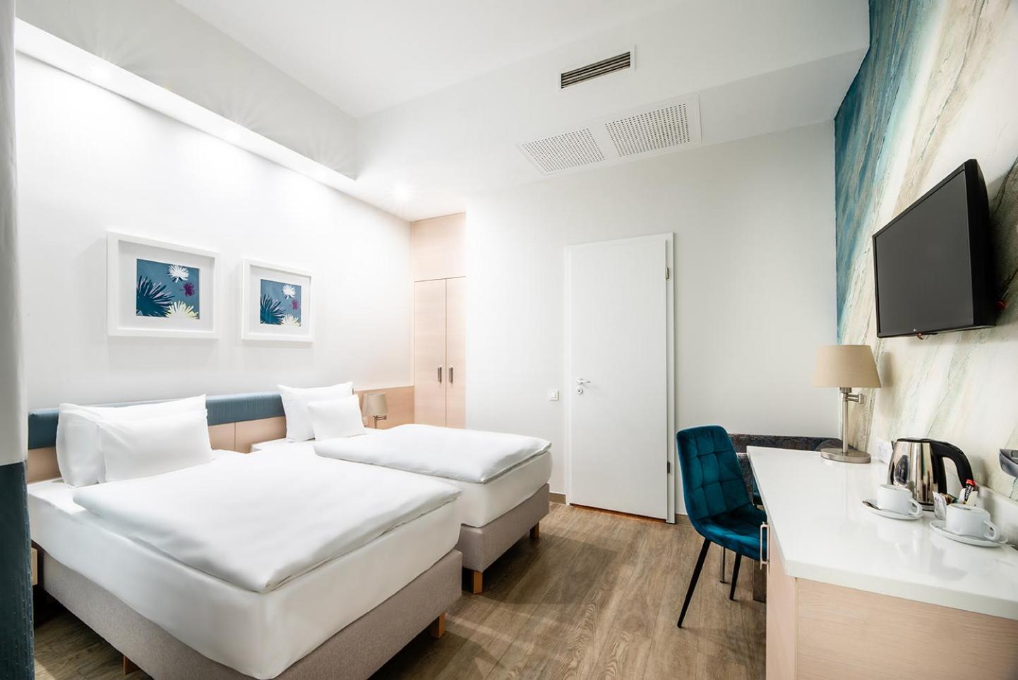 Double or twin room with Atrium view  - Photo 6