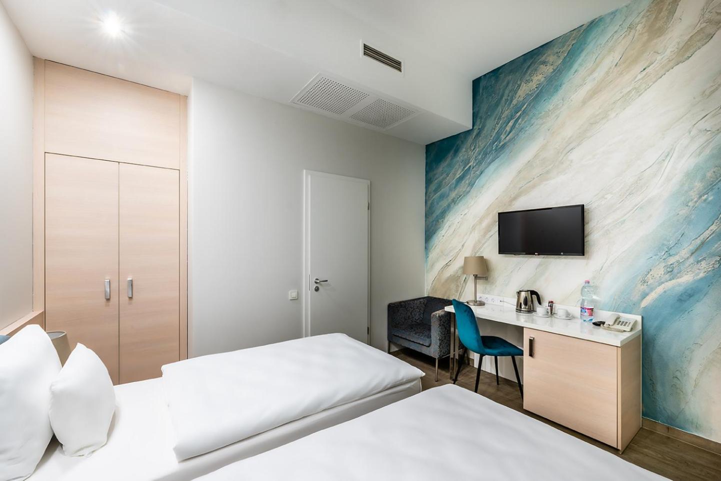 Double or twin room with Atrium view  - Photo 5