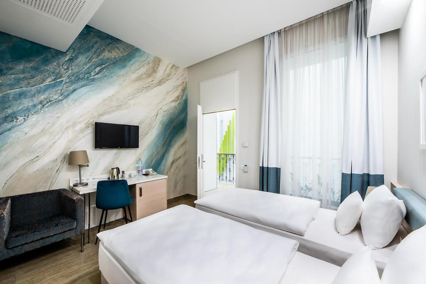 Double or twin room with Atrium view  - Photo 1