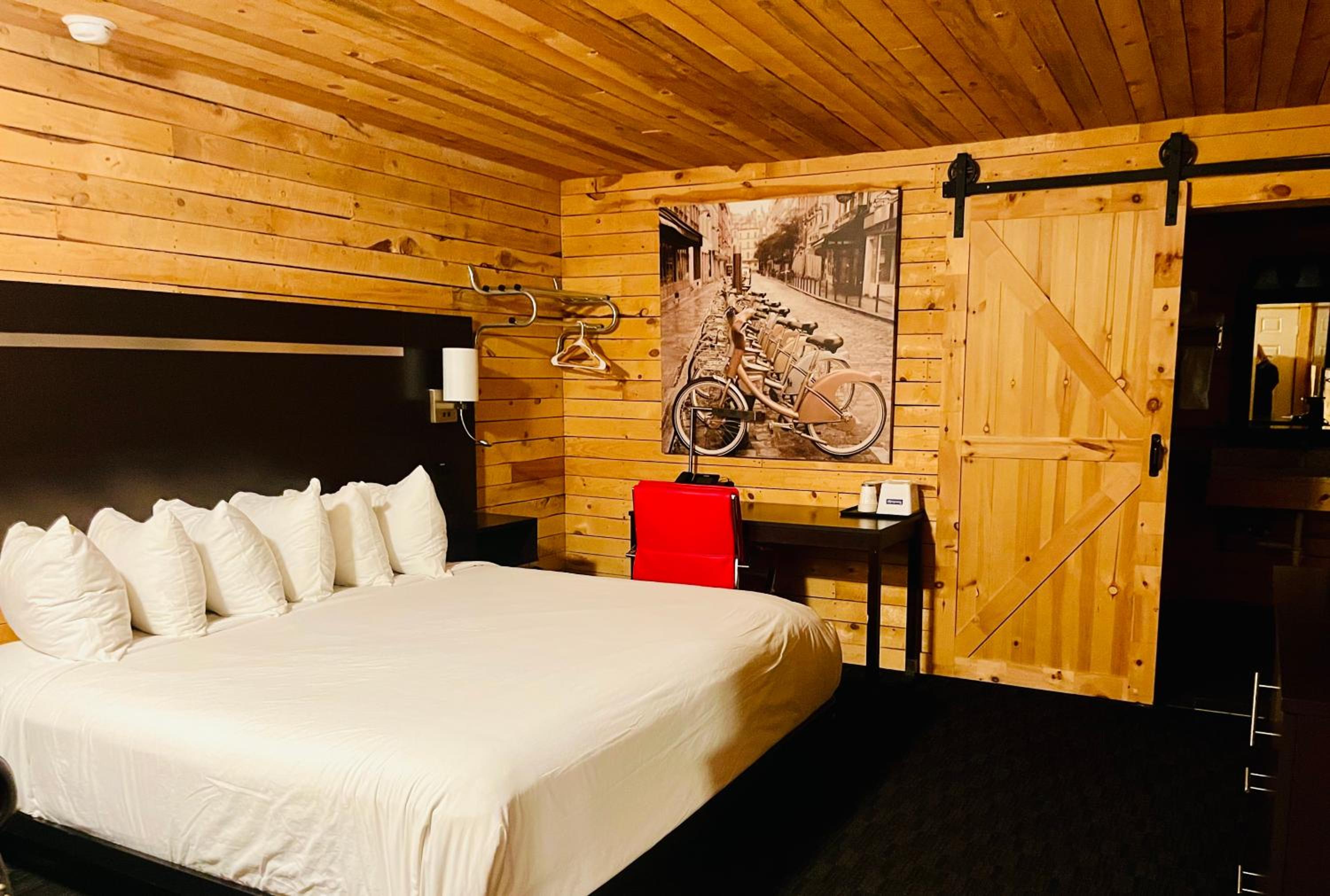 Rustic 1 King Bed Non-Smoking - Photo 2