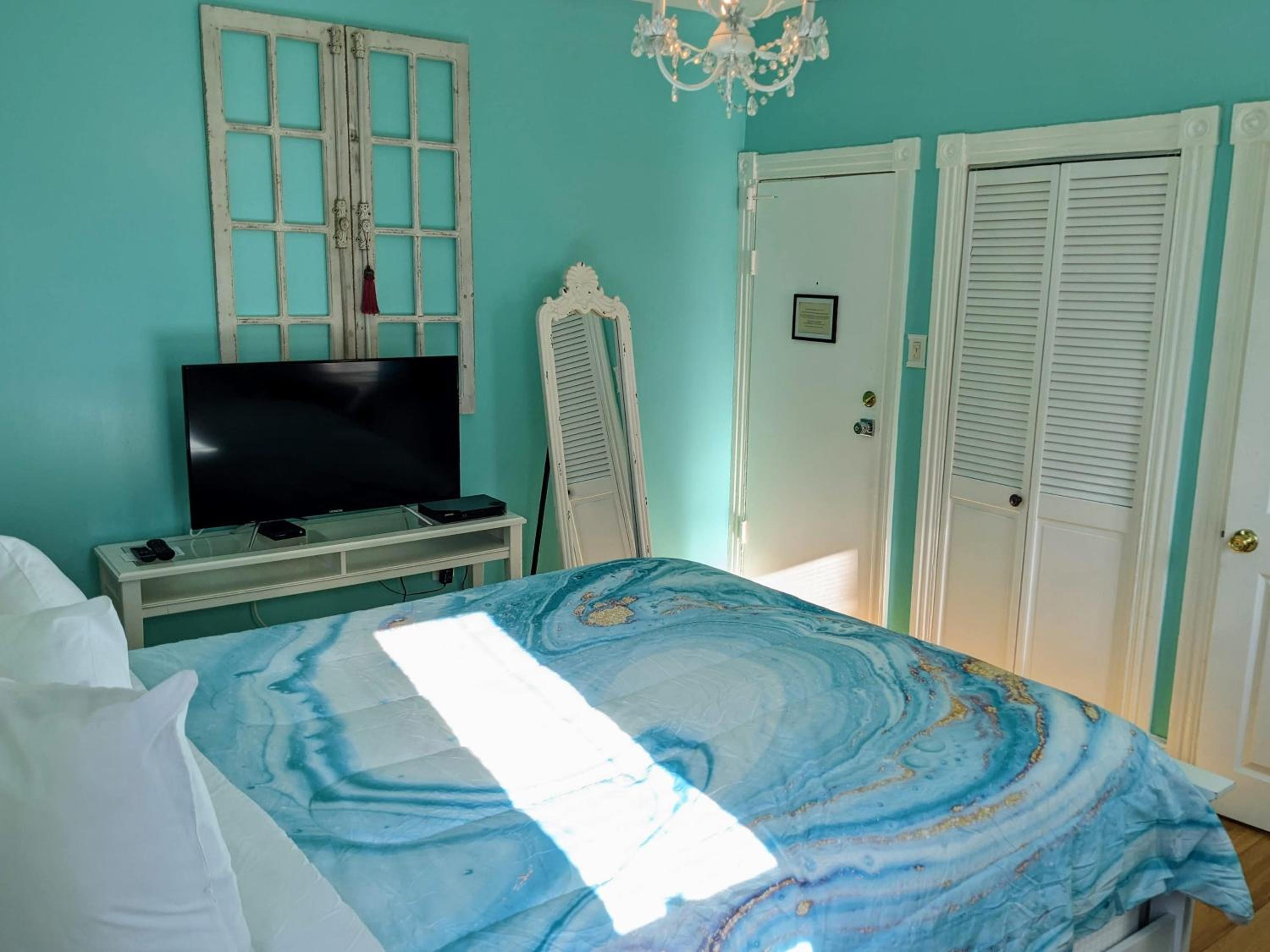 Deluxe Queen Room - Photo 6