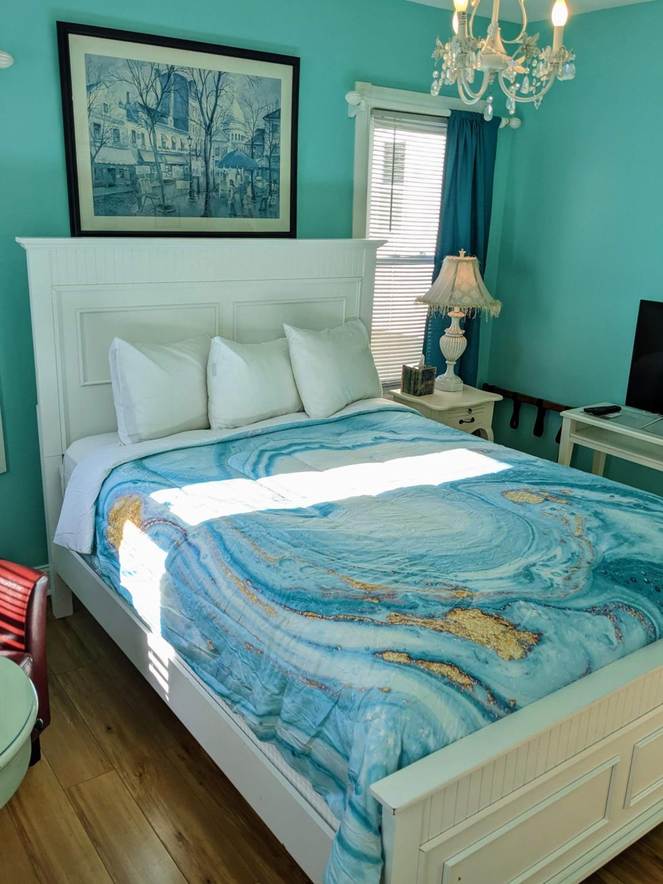 Deluxe Queen Room - Photo 7