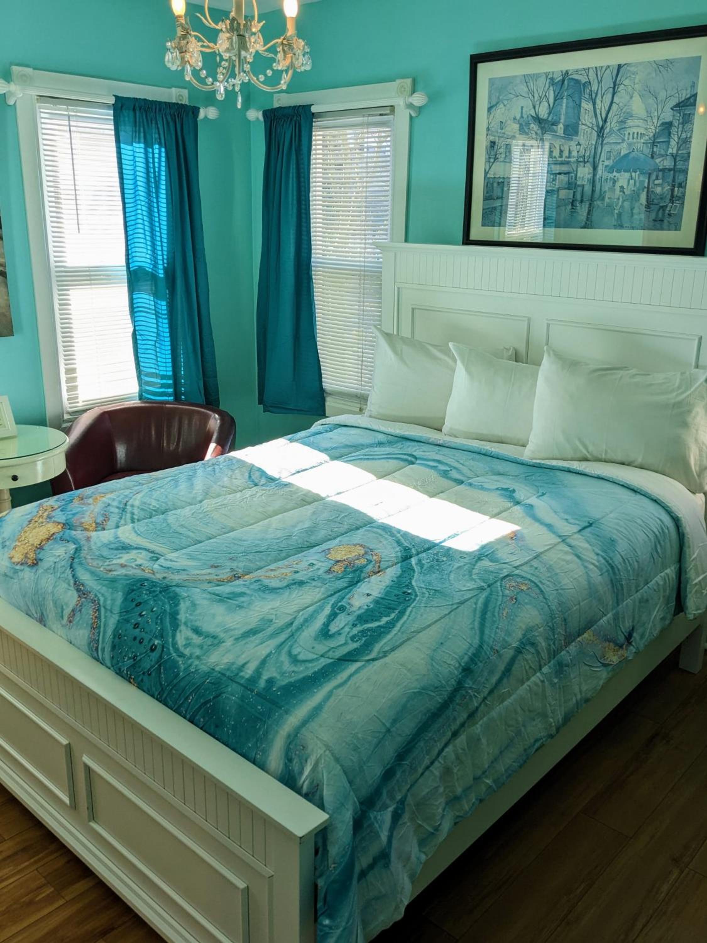 Deluxe Queen Room - Photo 8