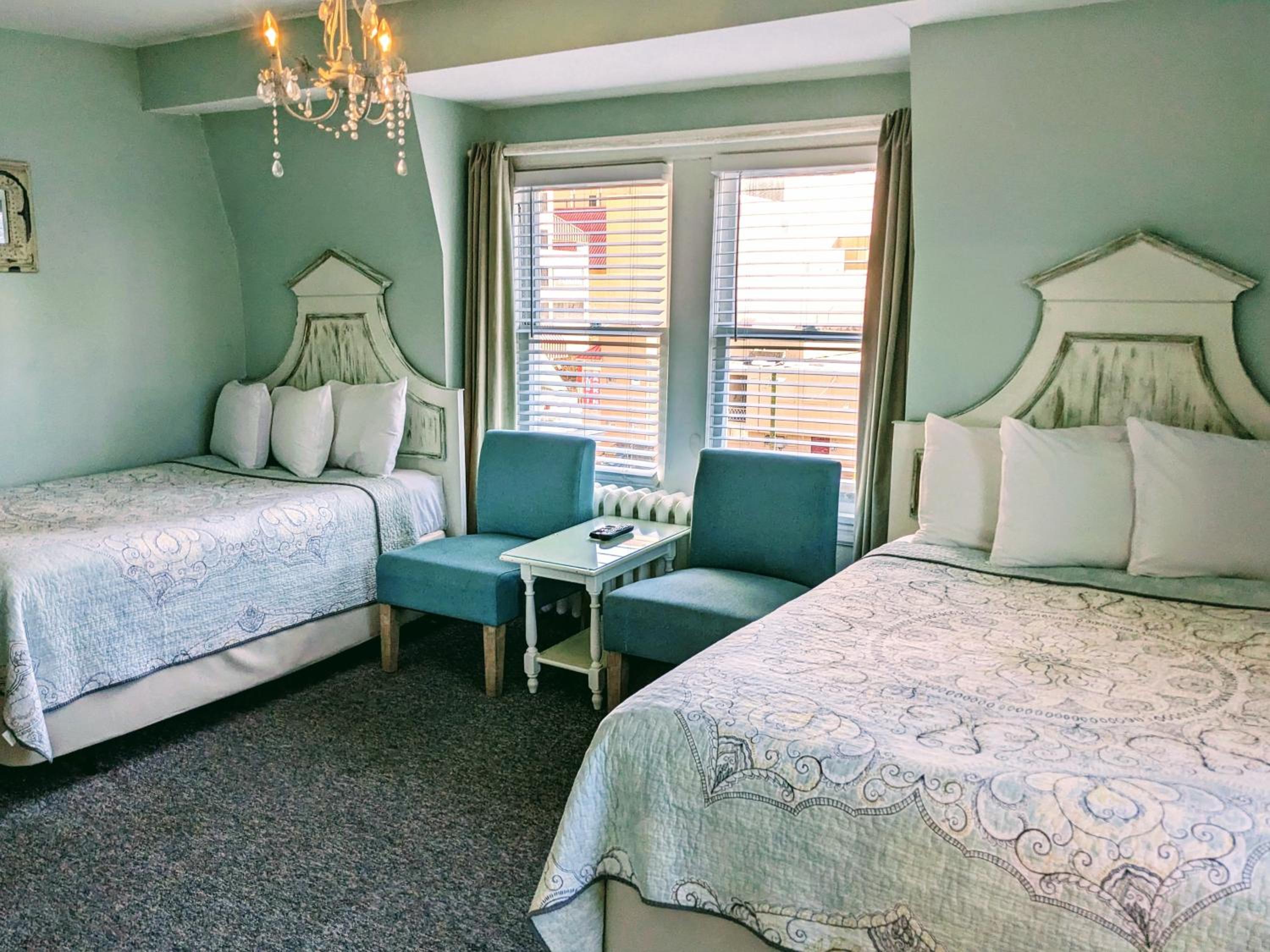Deluxe Double or Twin Room - Photo 8