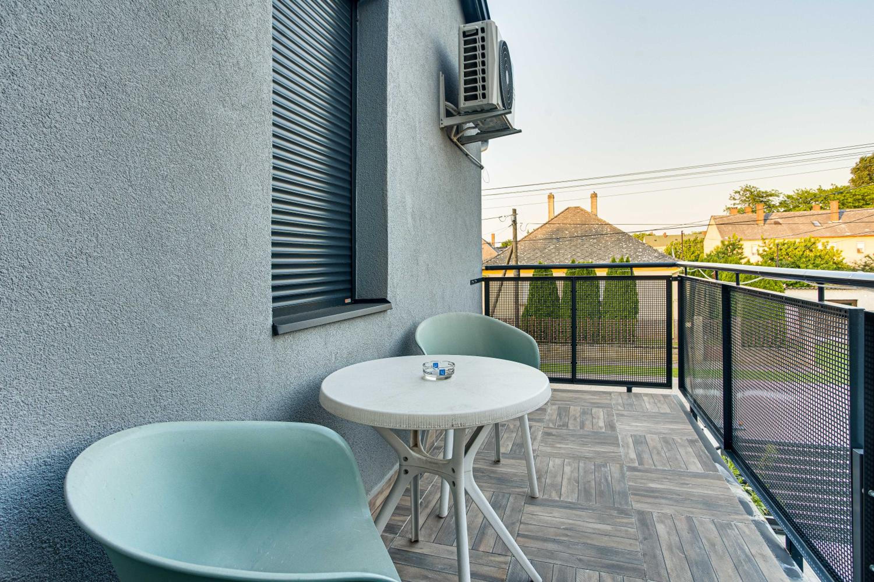 One-Bedroom Apartment - Photo 40