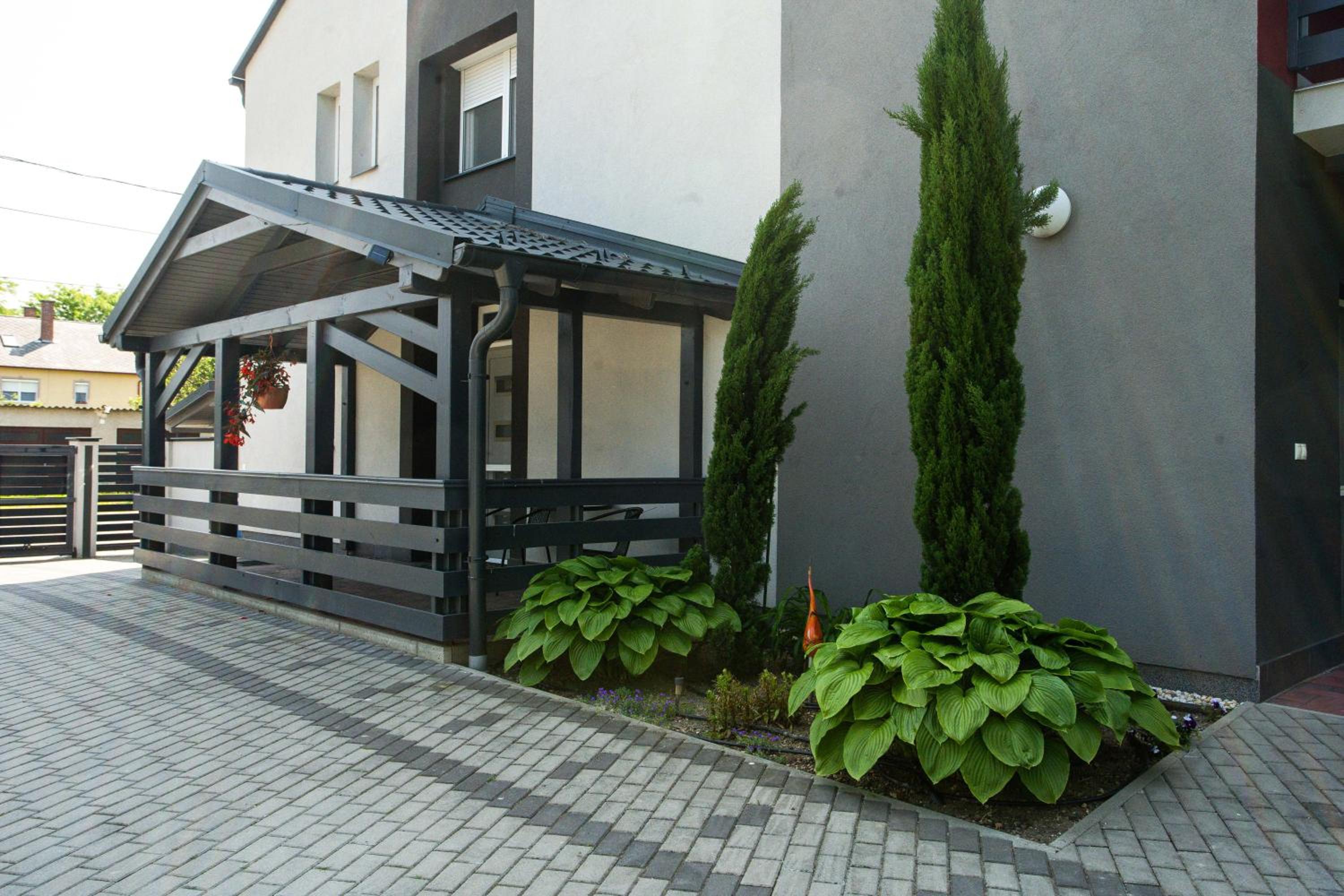 Apartment with Balcony - Photo 12