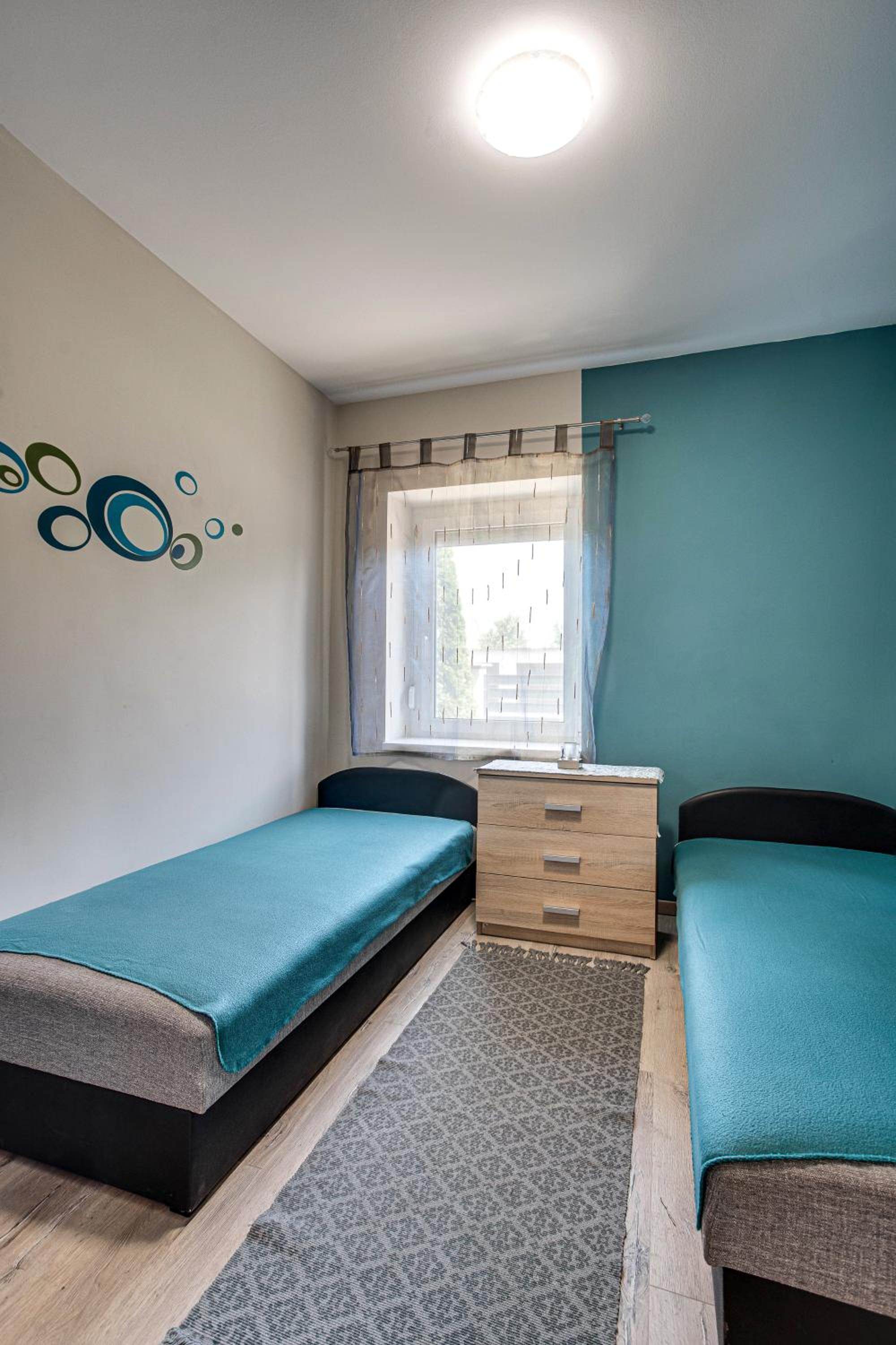 Double or Twin Room with Private Bathroom - Photo 8
