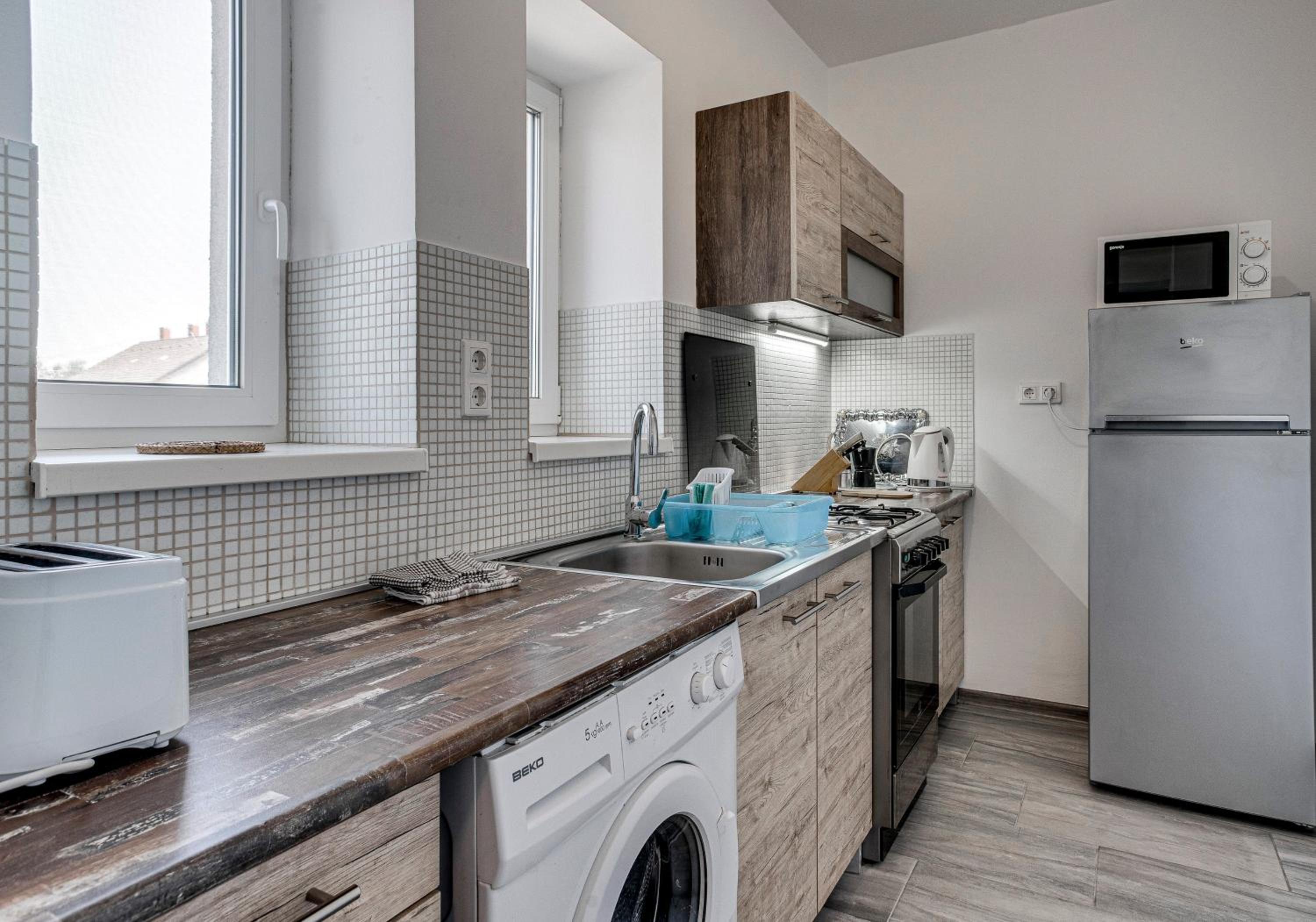 Apartment with Balcony - Photo 7