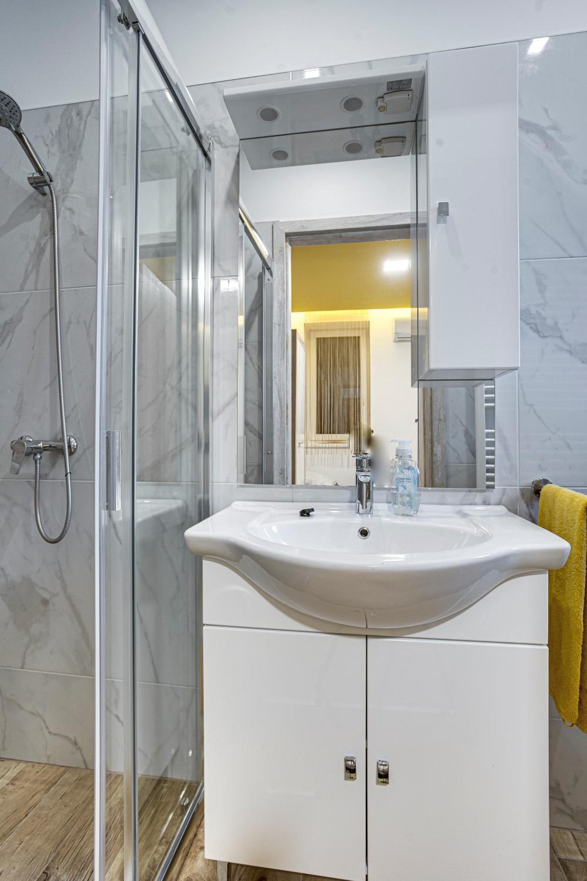 One-Bedroom Apartment - Photo 37