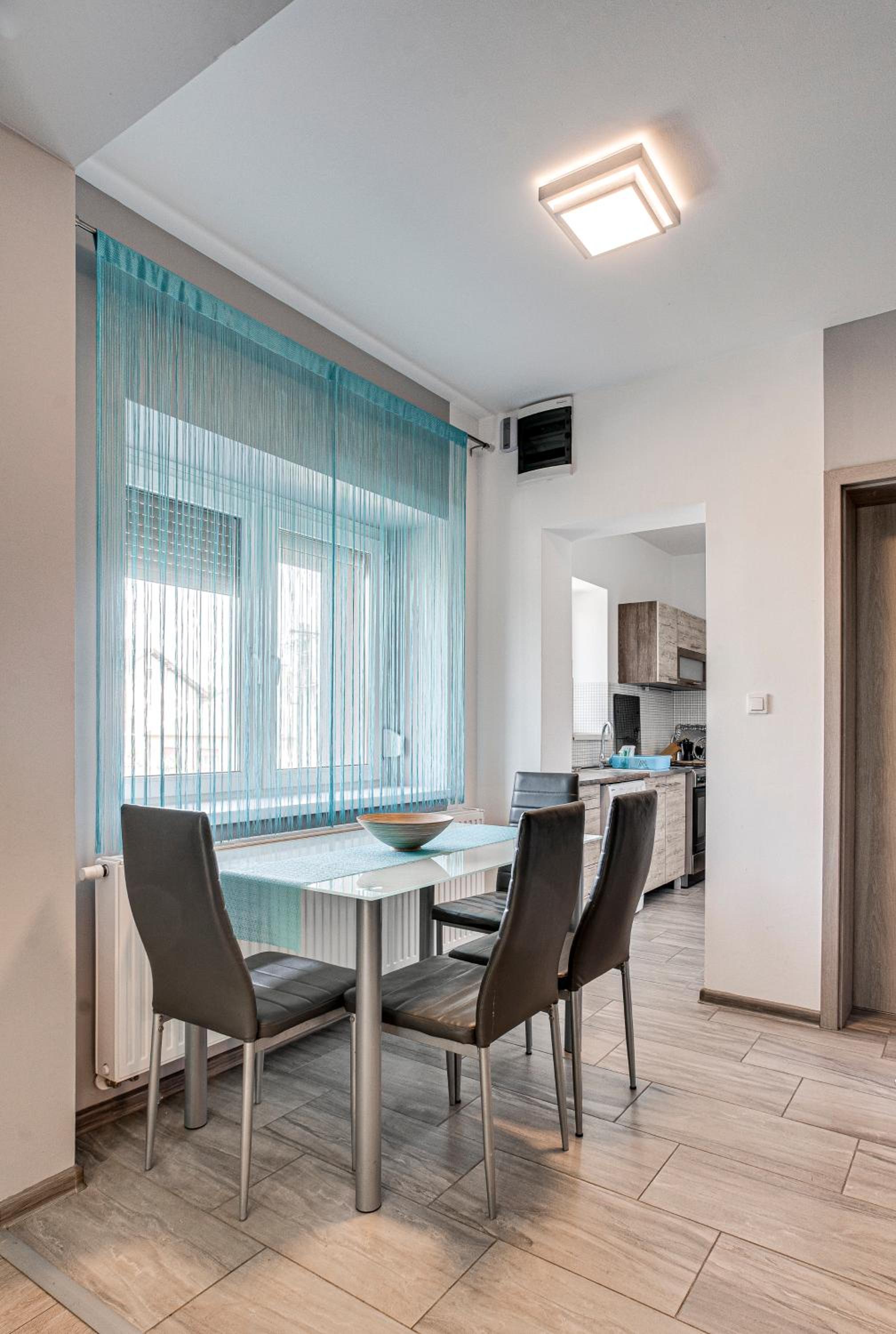 Apartment with Balcony - Photo 2