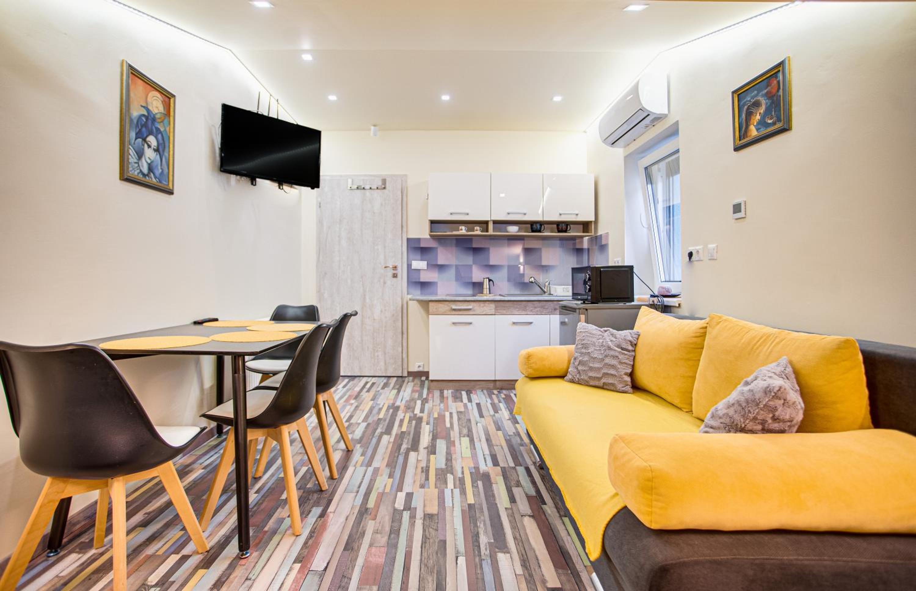 One-Bedroom Apartment - Photo 36