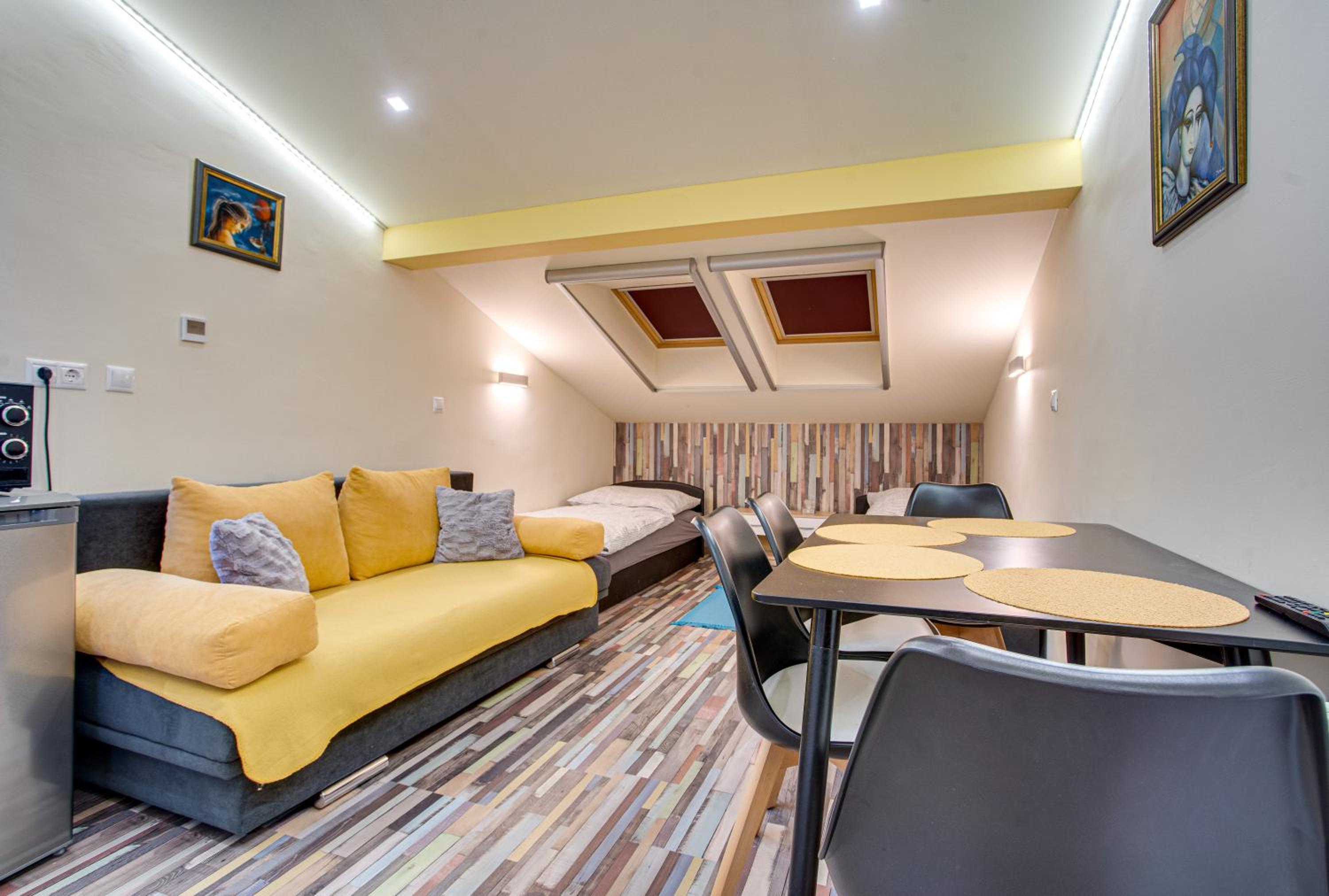 One-Bedroom Apartment - Photo 32