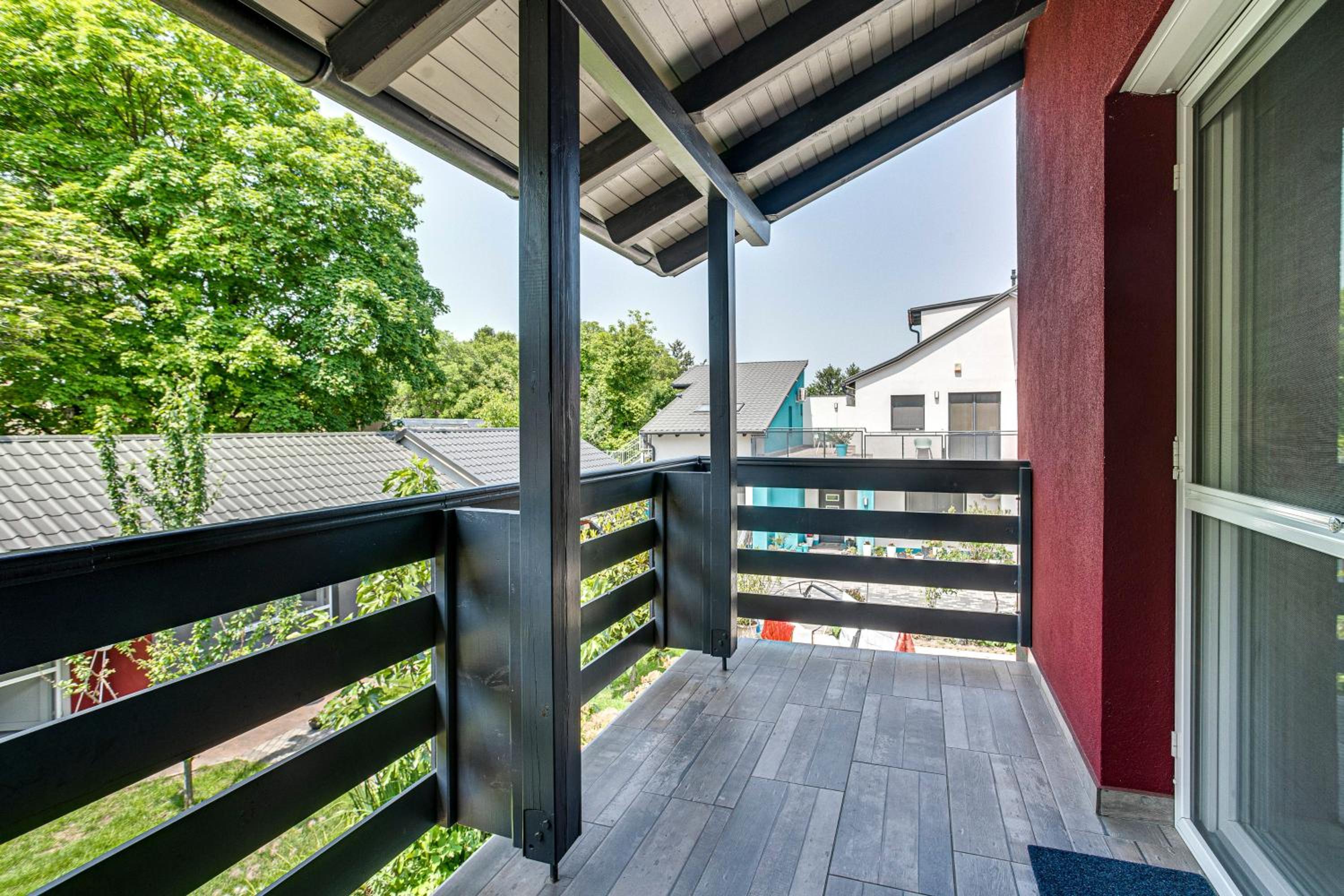 Apartment with Balcony - Photo 10