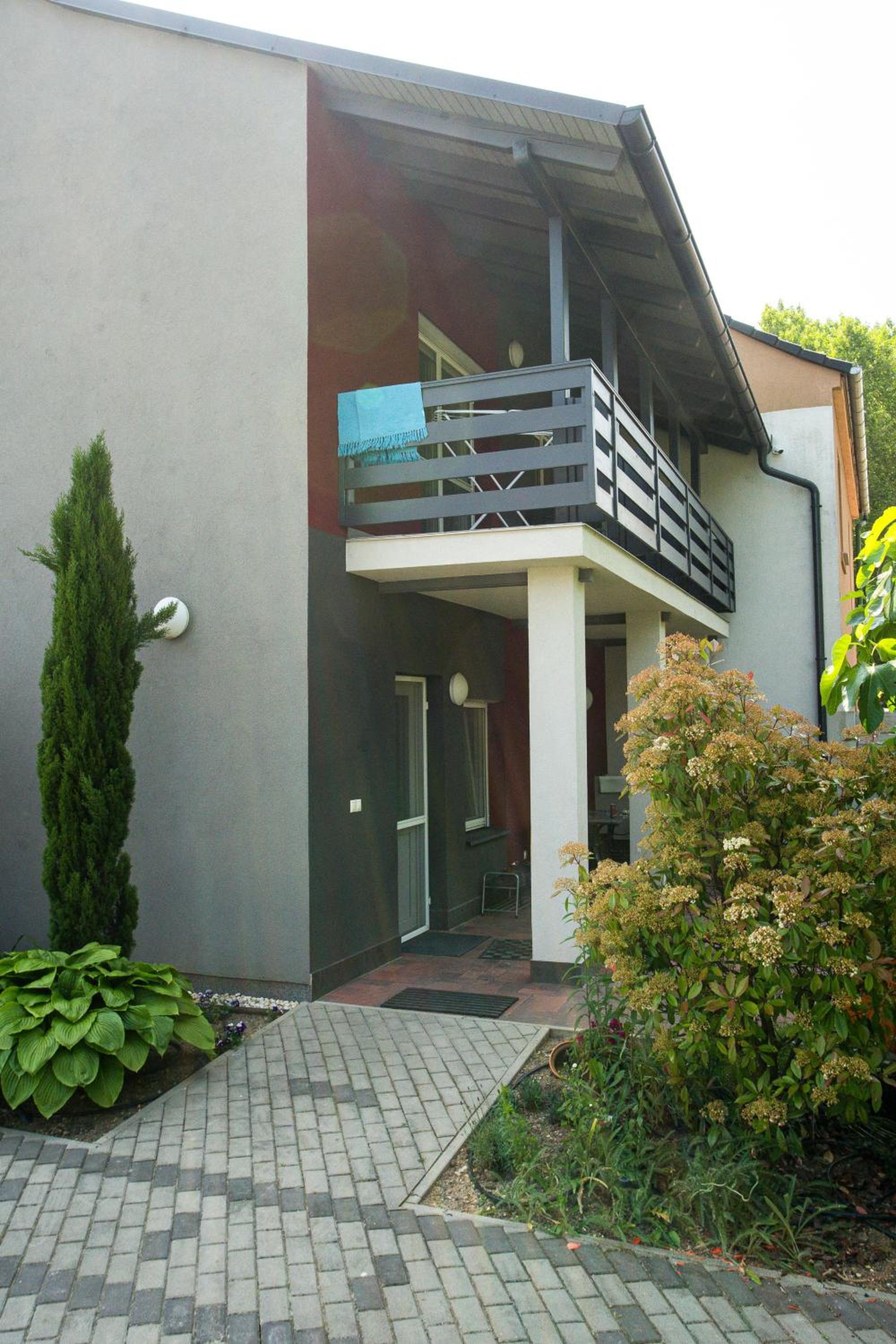 Apartment with Balcony - Photo 13