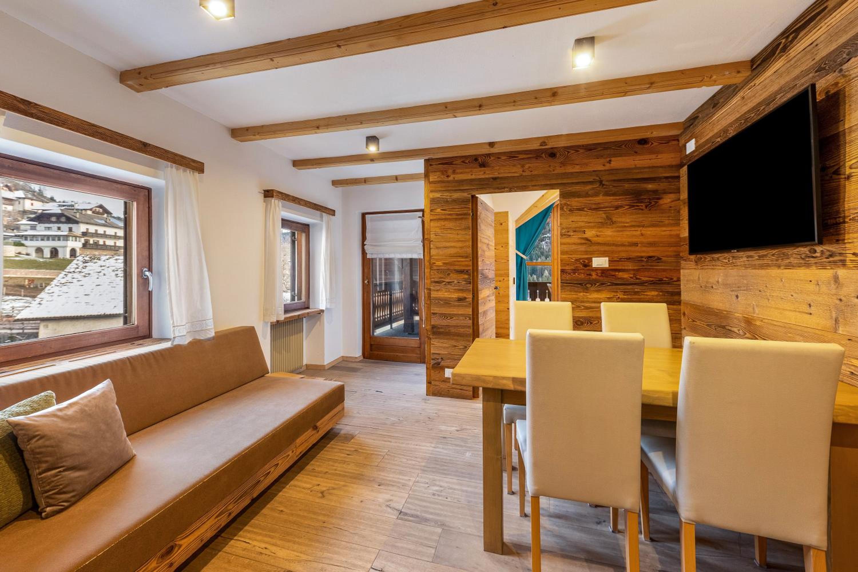 Two-Bedroom Deluxe Apartment with Balcony photo 1