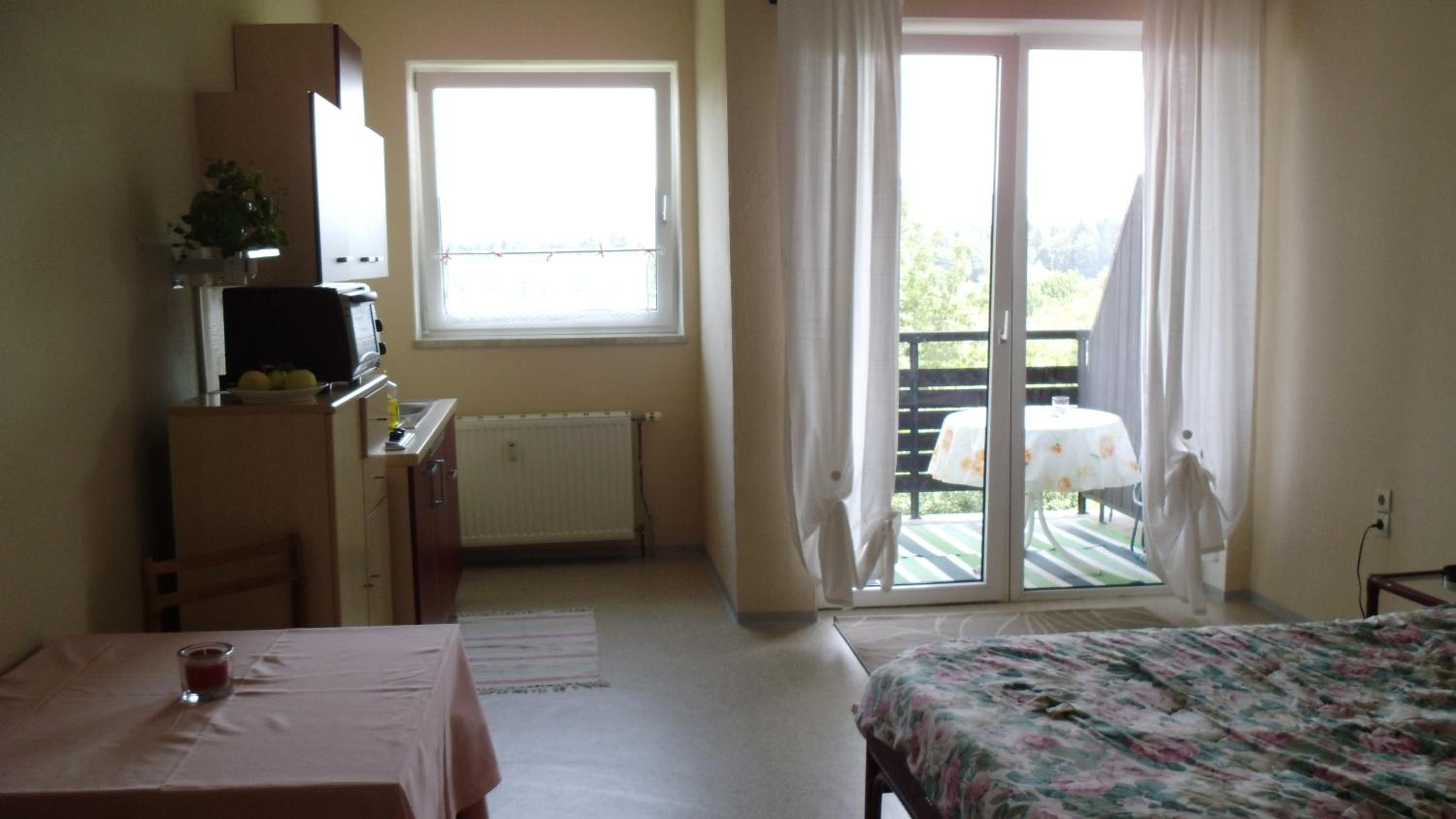 Studio Apartment - Photo 1