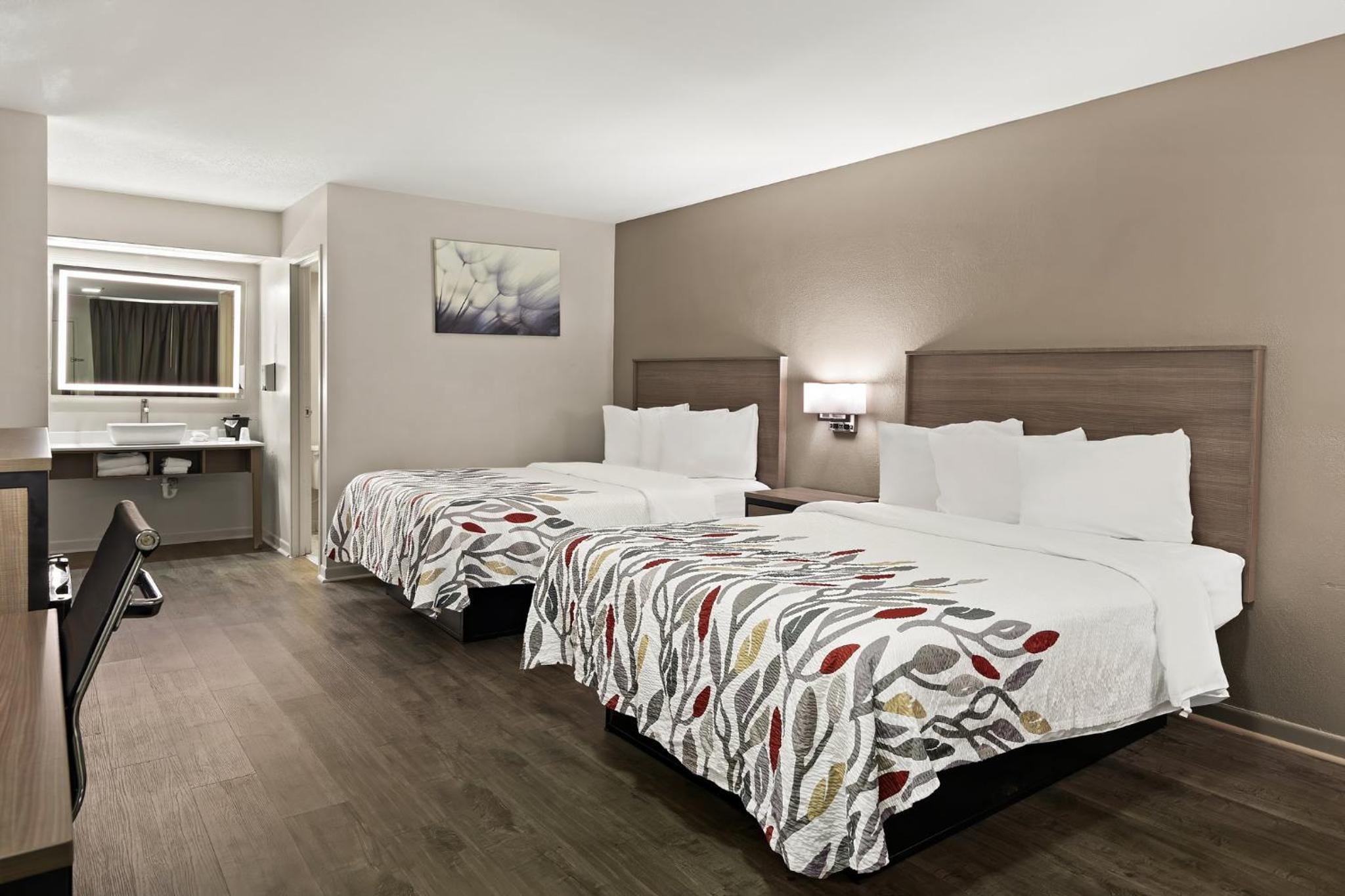Deluxe Two Queen Beds with Jetted Tub Non-Smoking photo 1