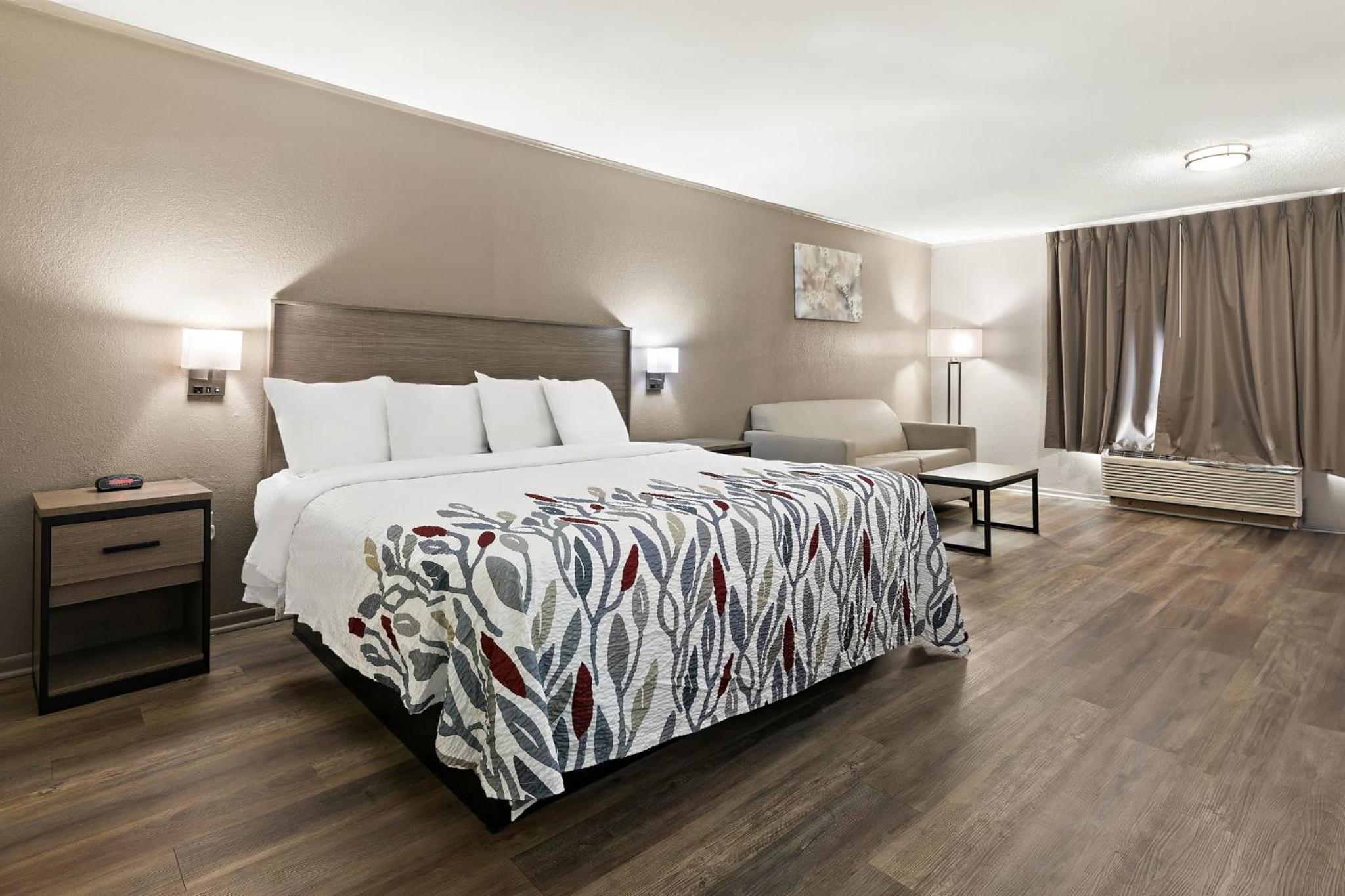 Superior King Room with Jetted Tub Non-Smoking photo 1