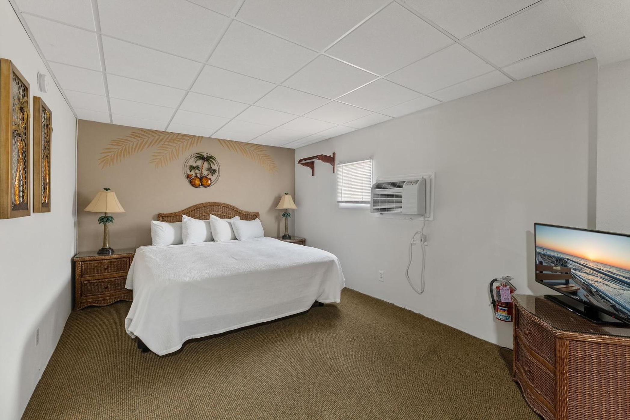 Standard Queen Room (No Balcony & No View)