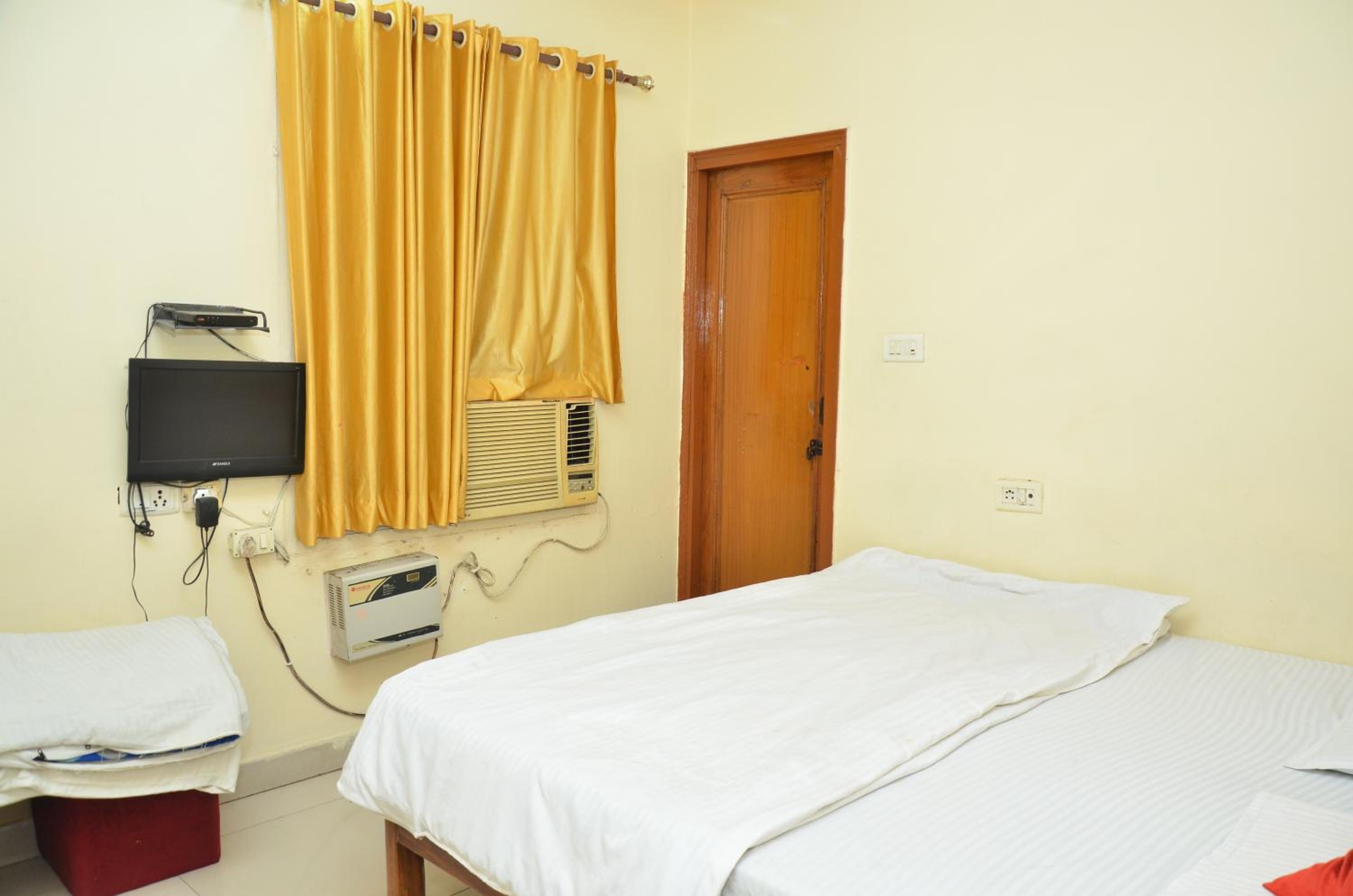 Budget Double Room photo 2